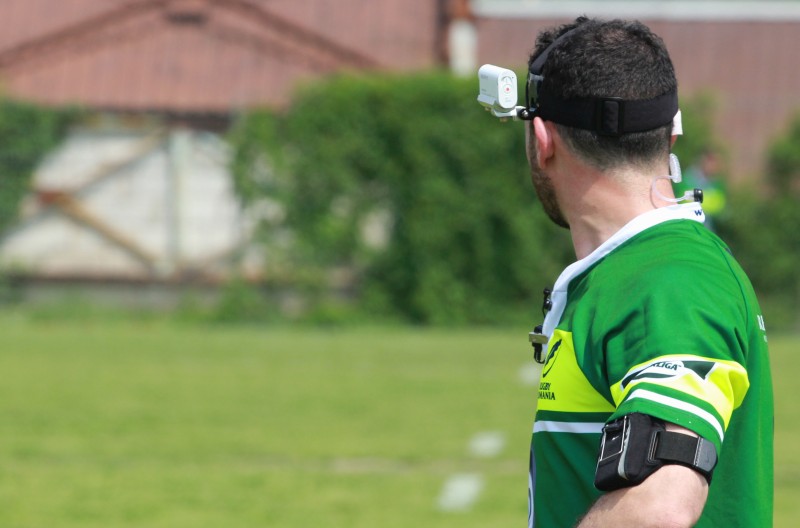 Cameră video pe capul arbitrului! Imagini din mijlocul terenului / FOTO&VIDEO