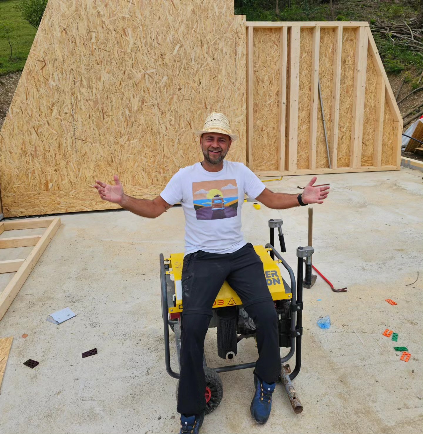 Cum arată casa lui Cosmin Seleși din Maramureș. Anul trecut a început construcția, iar acum a finalizat-o
