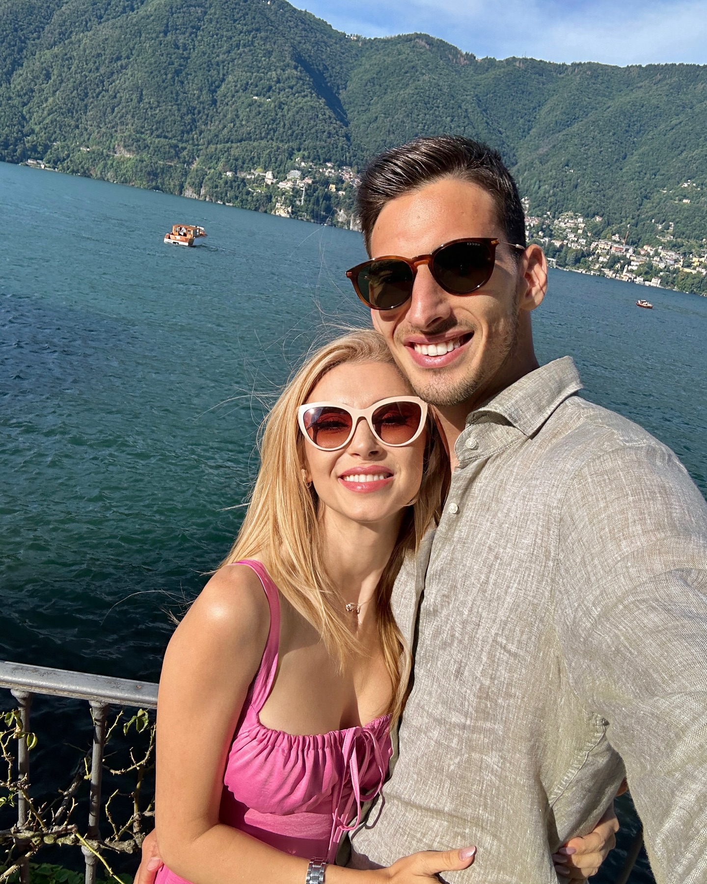 Răspunsul dat de Andreea Bălan după ce un fan a întrebat-o de ce Victor Cornea nu și-a găsit „o tânără pe măsura lui”. Îndrăgostiții sunt în Italia
