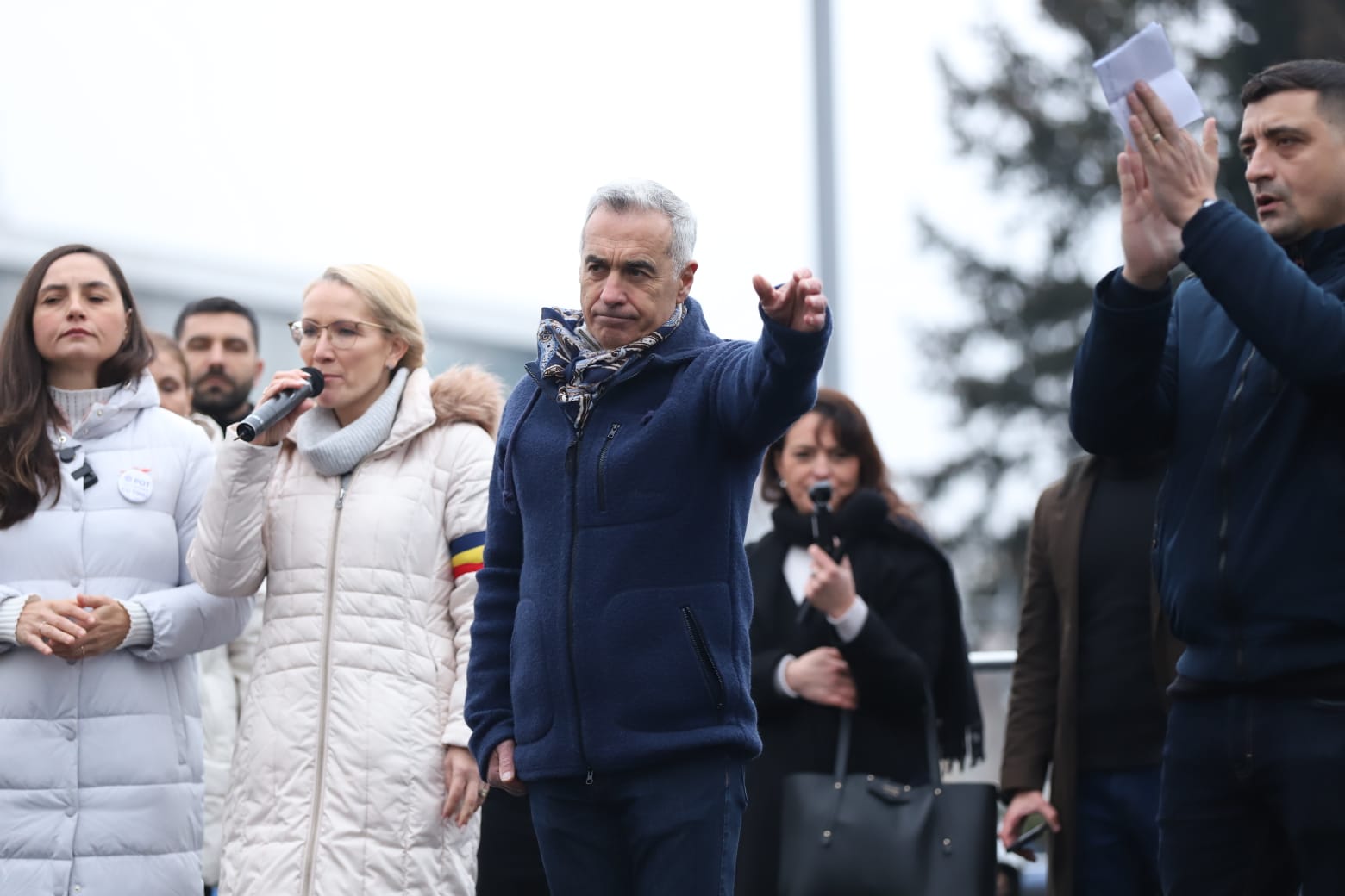 Străzi închise de poliție în ultima clipă în București, în timpul mitingului anunțat de AUR pe 1 martie