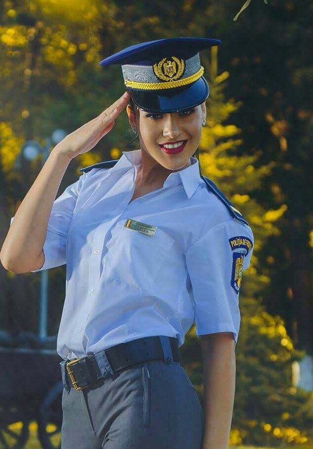 Cea mai frumoasă polițistă de frontieră din țară? E mândria colegilor! GALERIE FOTO