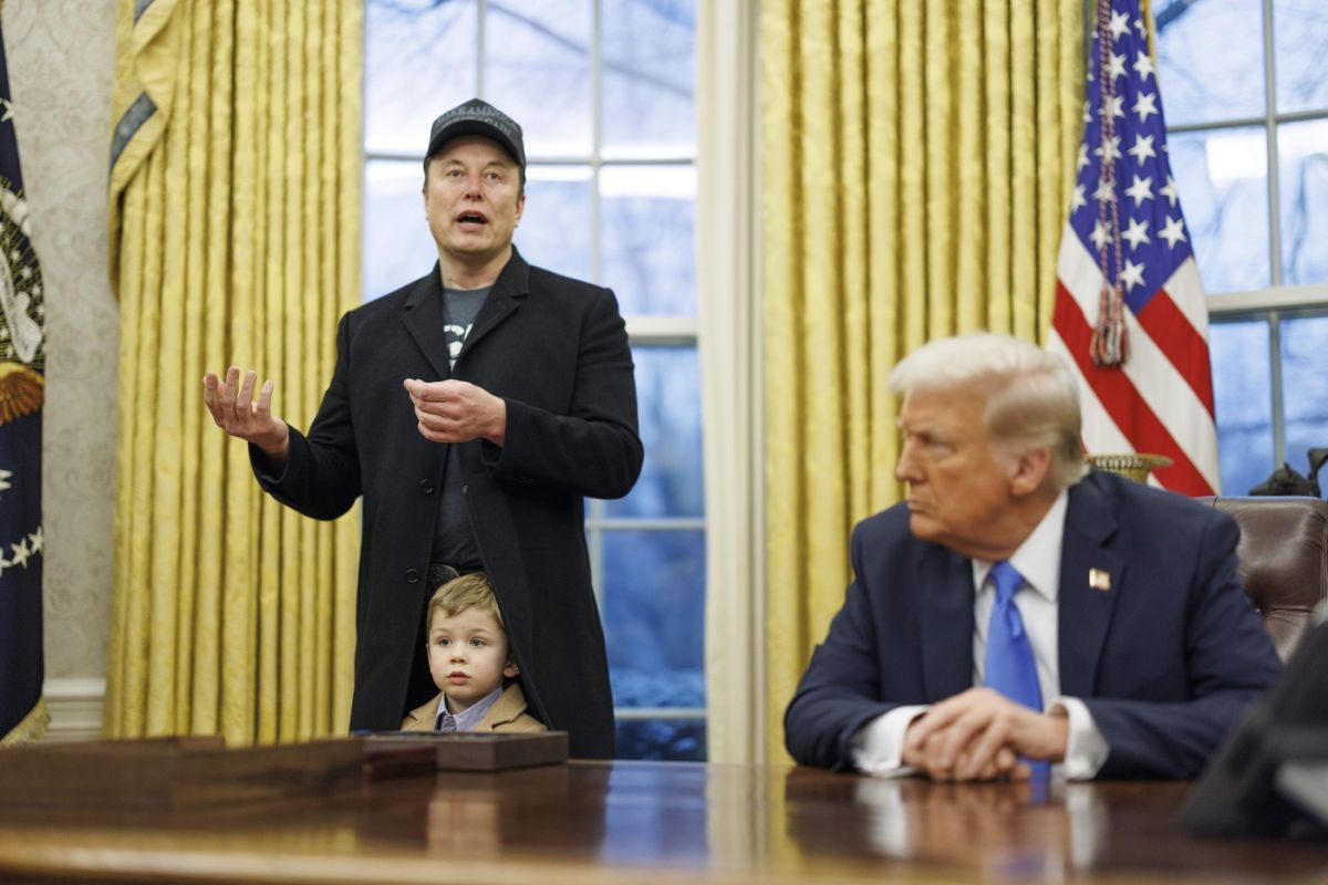 Fiul de 4 ani al lui Elon Musk a făcut spectacol în Biroul Oval: s-a scobit în nas, i-a șoptit ceva la ureche lui Donald Trump și s-a urcat în capul tatălui său