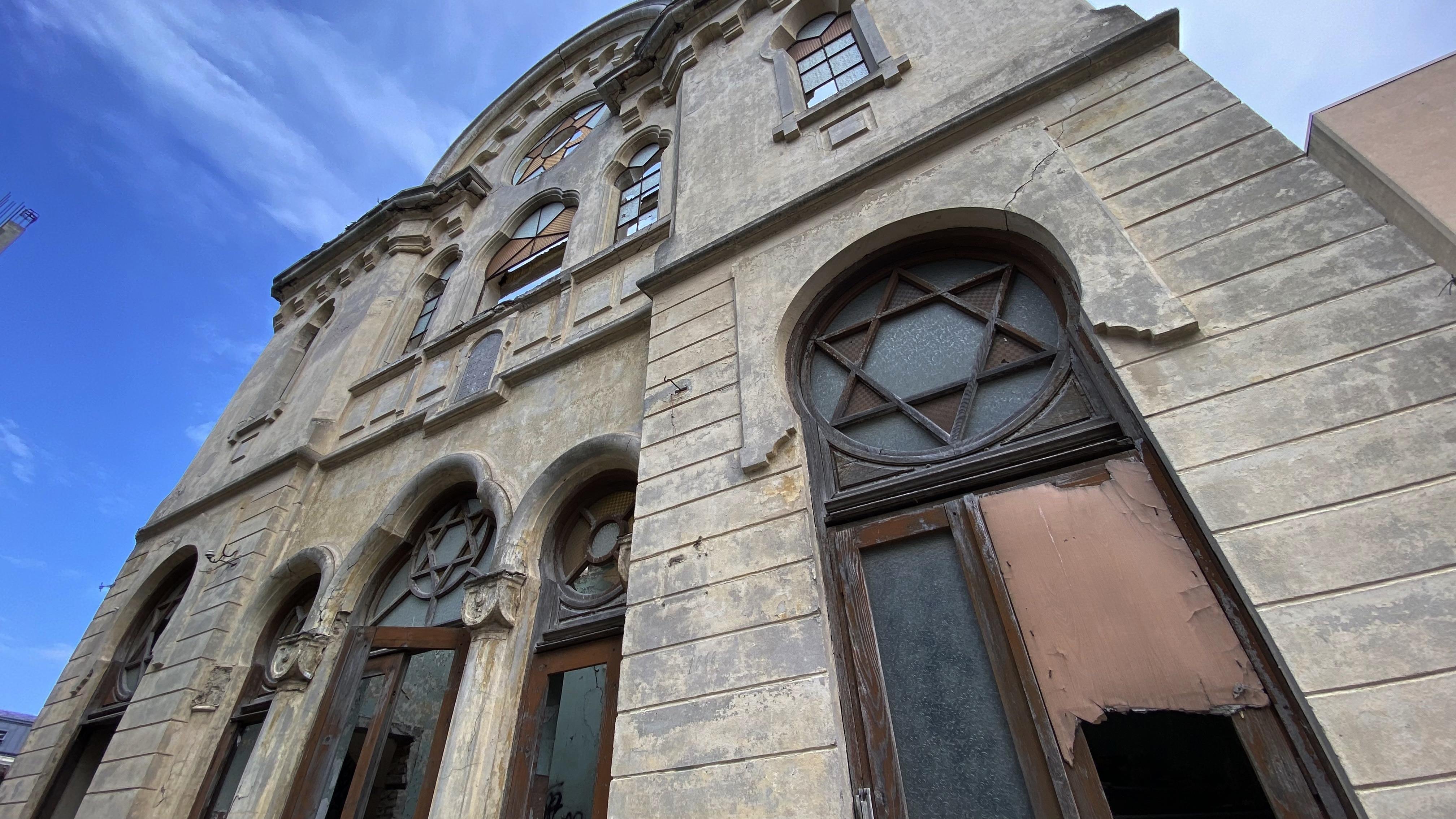 Sinagoga din Constanța, ruina de la malul mării. Clădirea comunității evreiești e în pericol de prăbușire, dar urmează să fie readusă la viață cu două milioane de euro