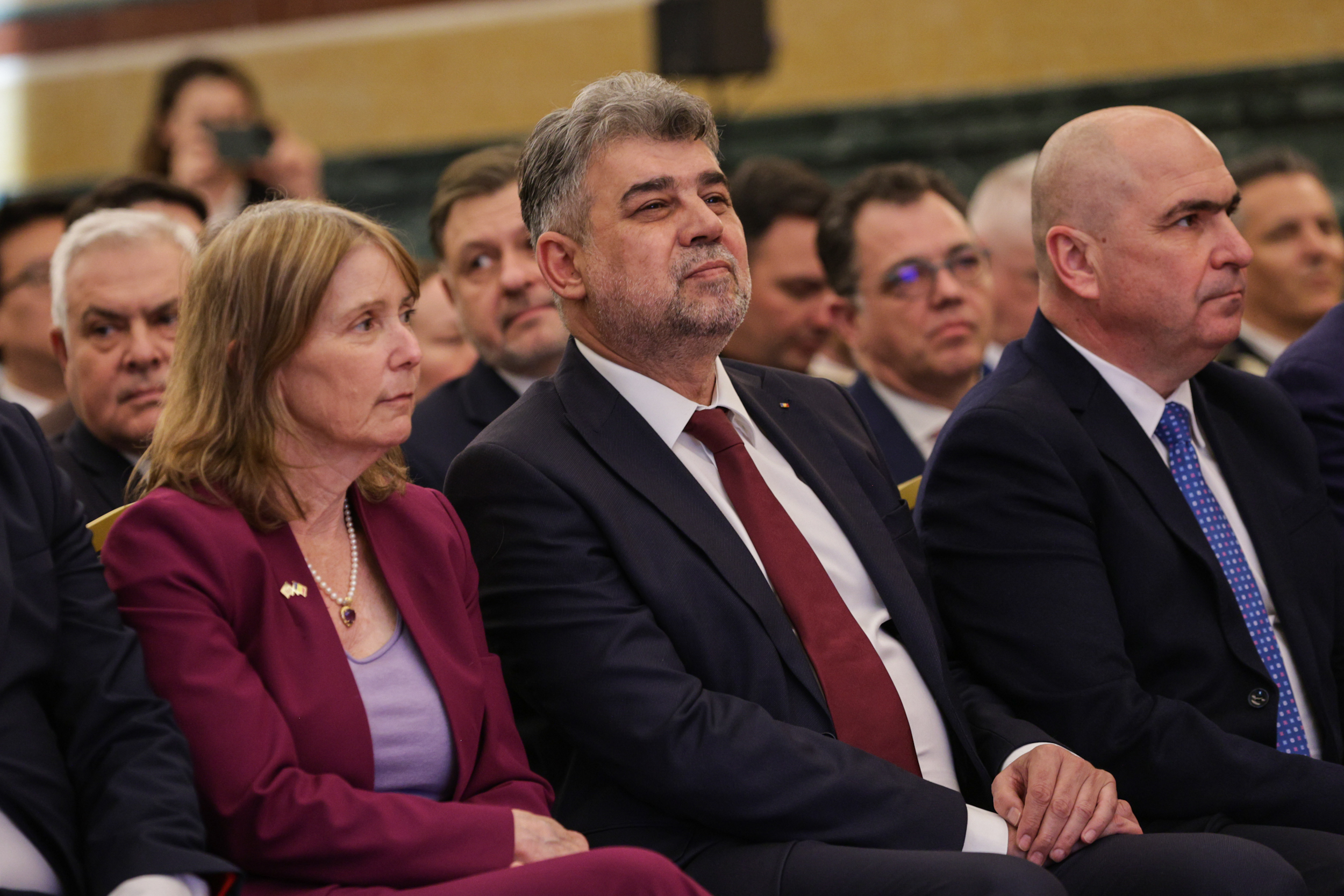 Românii pot călători în SUA fără vize din 31 martie. Decizia, oficializată de Marcel Ciolacu, ambasadoarea SUA și Hagi: „Un moment istoric”