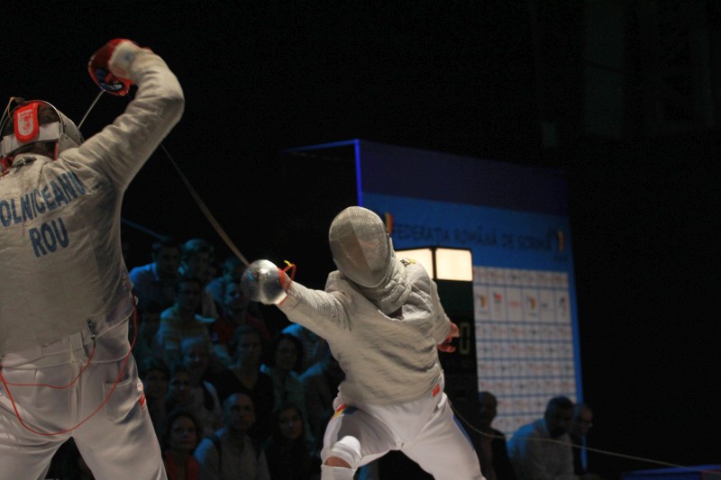 Simona Pop și Tibi Dolniceanu sunt campionii României la spadă, respectiv la sabie / FOTO
