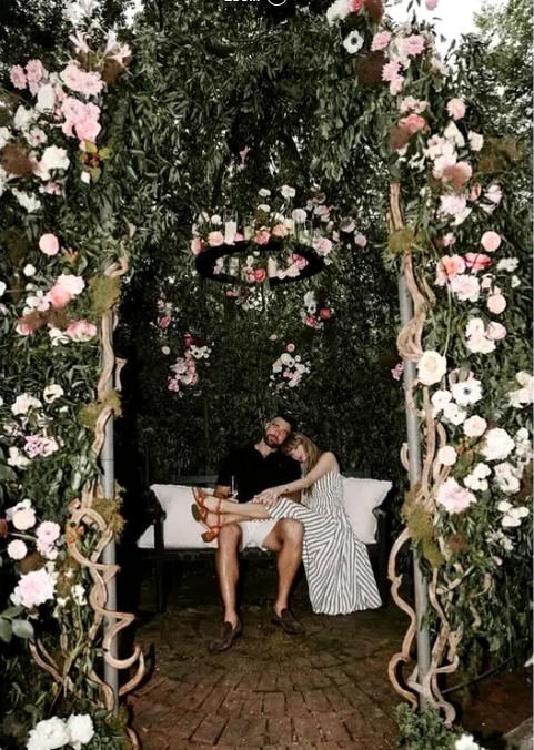 Imagine rară cu Taylor Swift în rochie de mireasă. Artista și Travis Kelce s-au căsătorit în prezența a peste 1000 de oameni. Reguli stricte la nunta anului