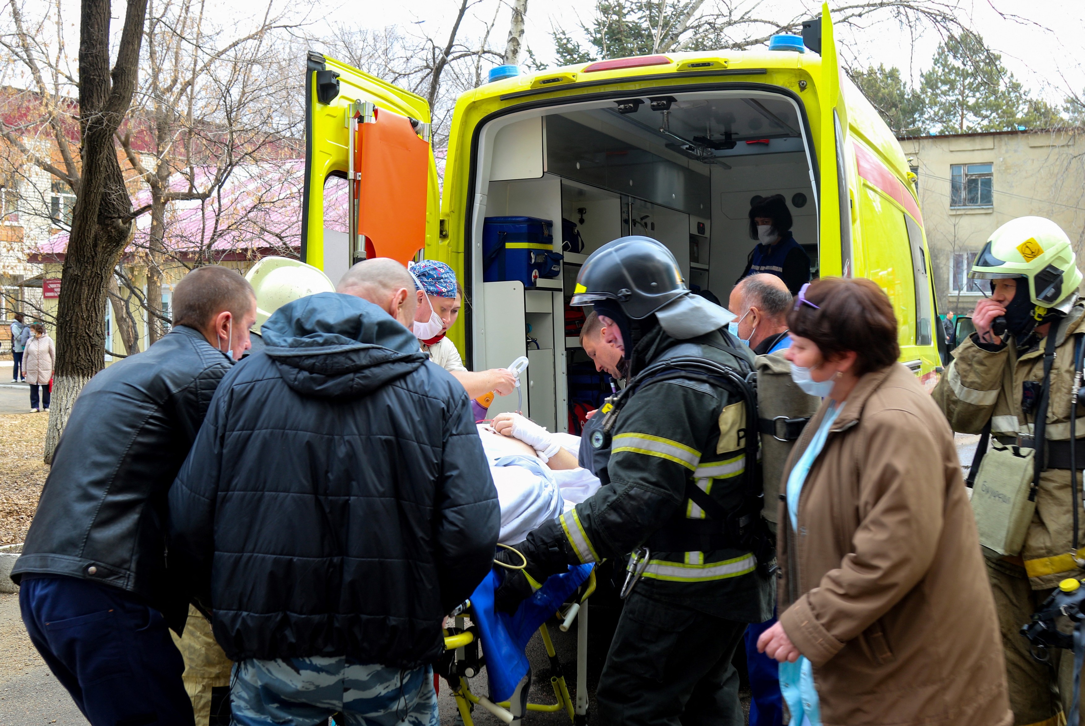 O echipă medicală din Rusia a rămas să termine o operație pe inimă la un pacient, în timp ce spitalul era cuprins de flăcări