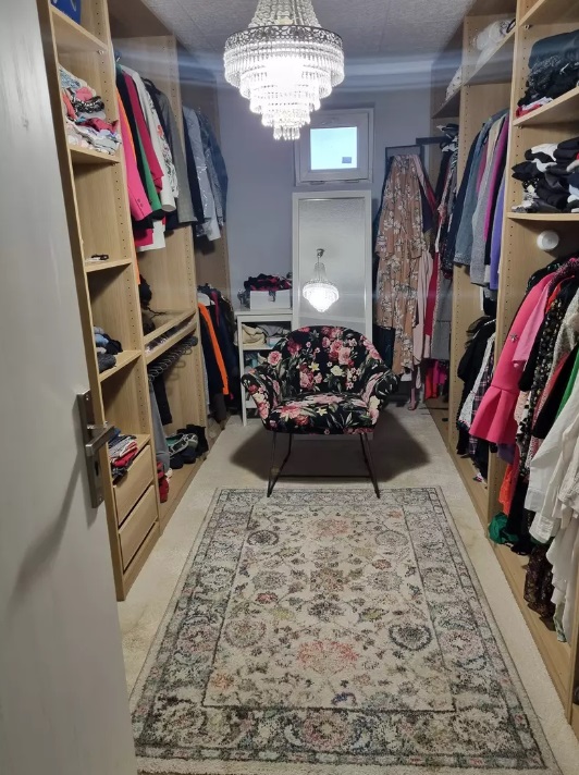 Imagini cu casa în care locuiește Oana Roman cu fiica ei. Vila a costat 160.000 de euro și o scosese la vânzare cu jumătate de milion de euro