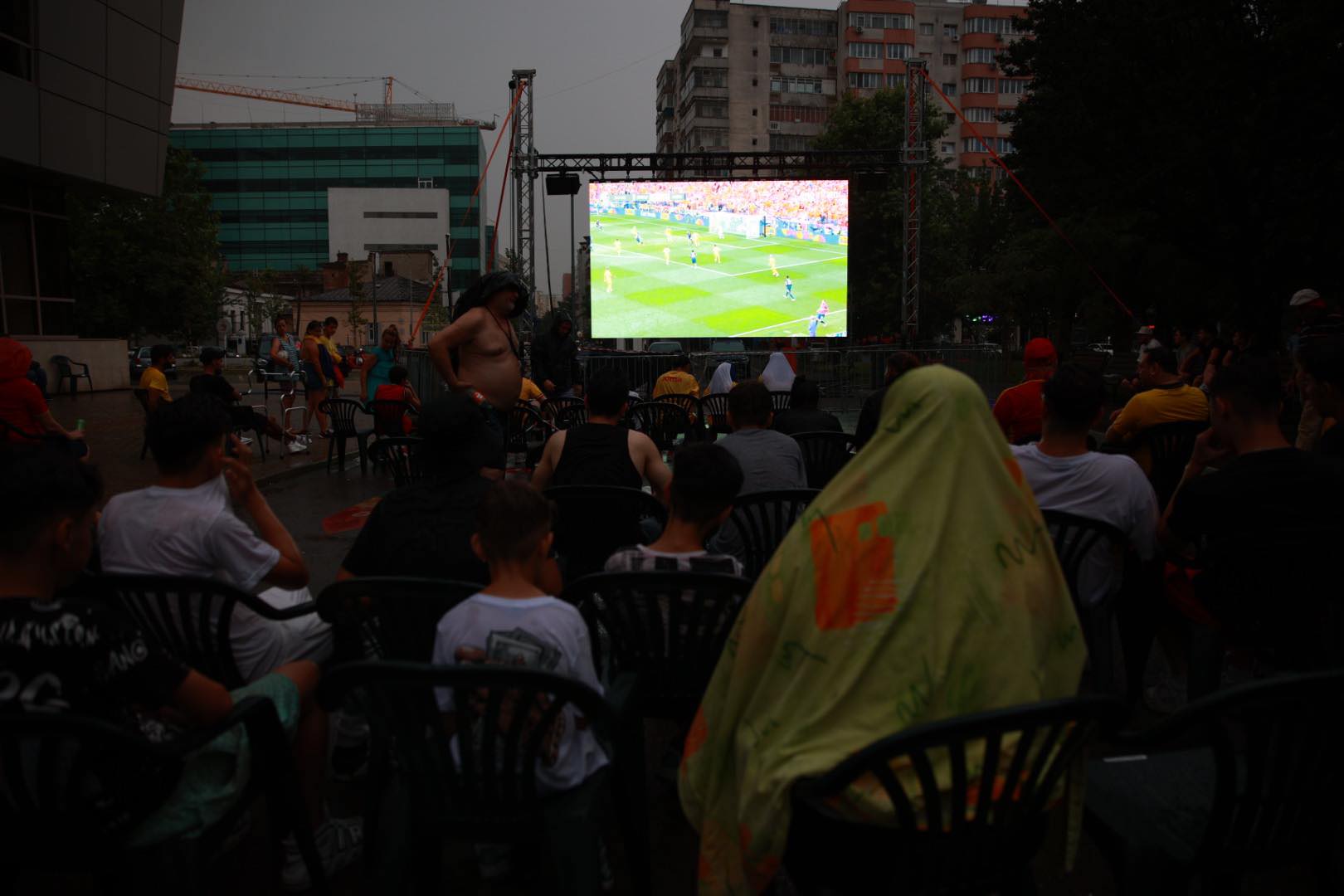 Fanii au urmărit România – Olanda pe ecrane gigant, la București, pe ploaie. Unde s-a văzut în Capitală meciul din „optimile” Euro 2024