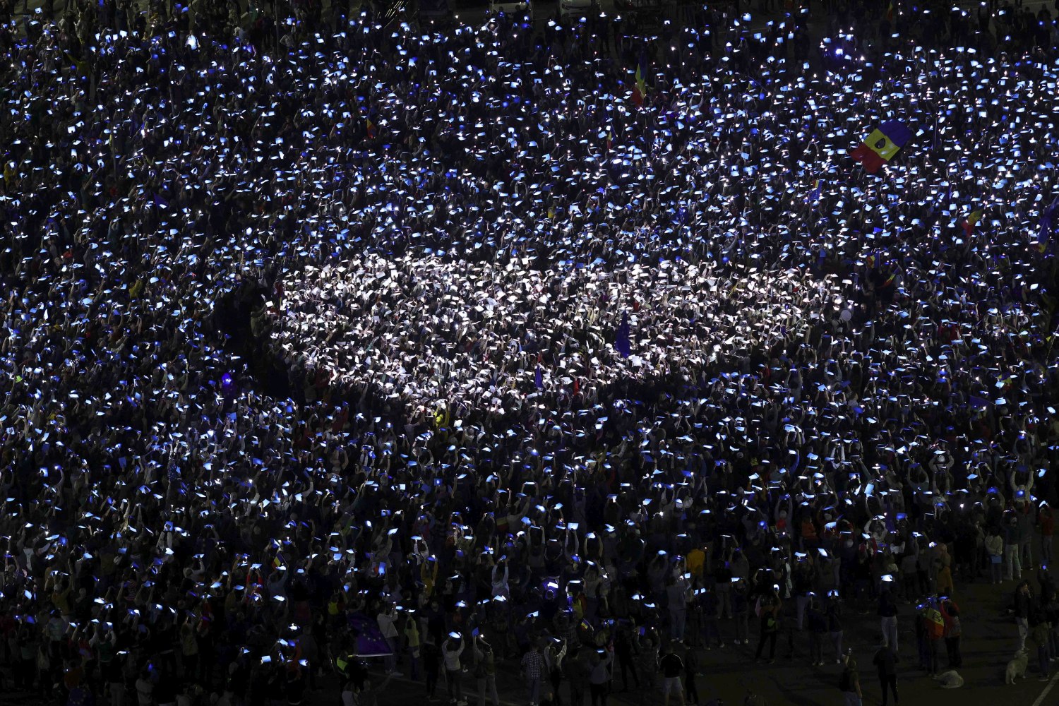 Coregrafie ca pe stadioane la mitingul EuRo Manifest, în Piața Victoriei din București