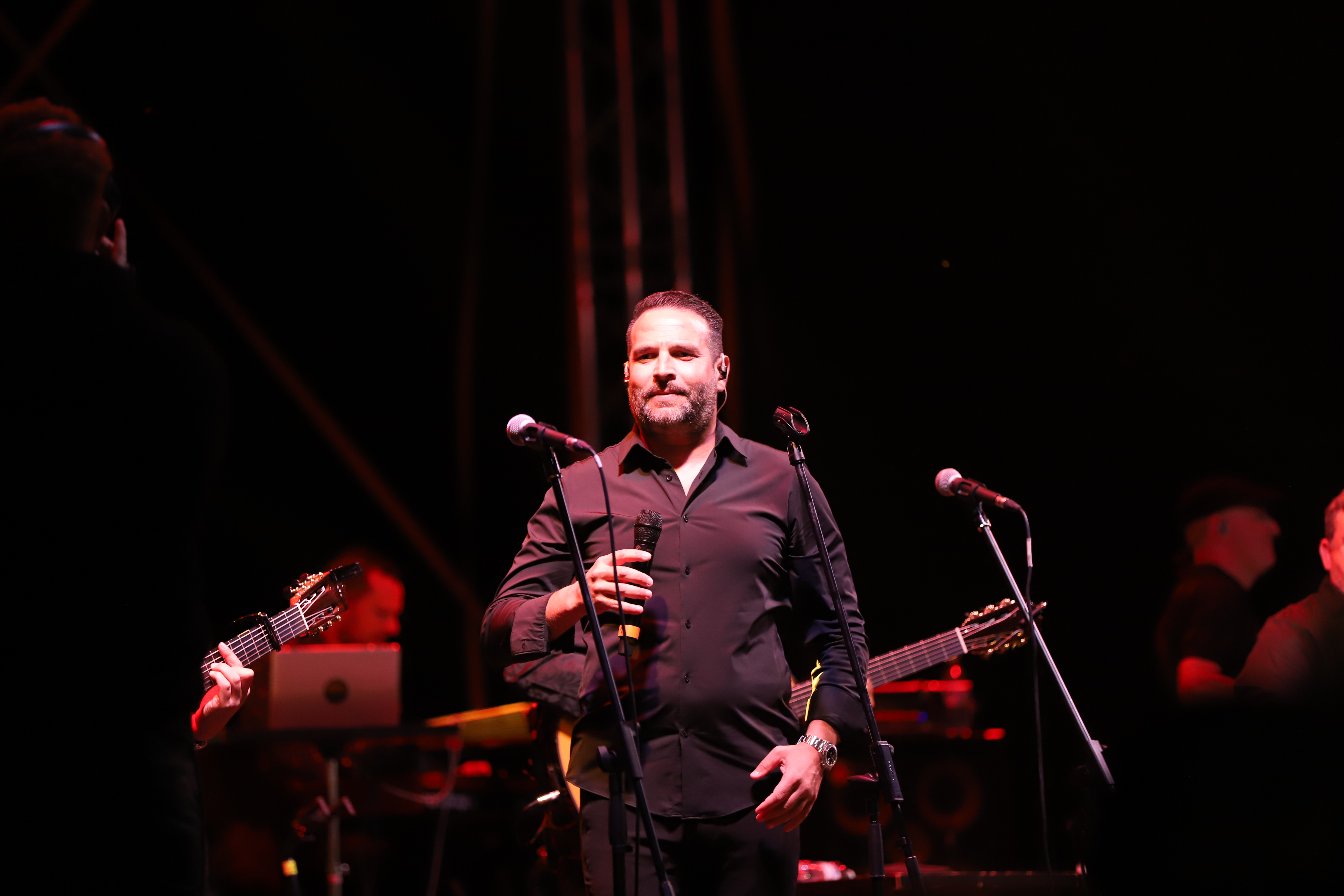 Seară latino la Festivalul Borșului Lipovenesc din Jurilovca. Concertul Gipsy Kings s-a prelungit cu un spectaculos foc de artificii: „România, I love you!” | FOTO REPORTAJ