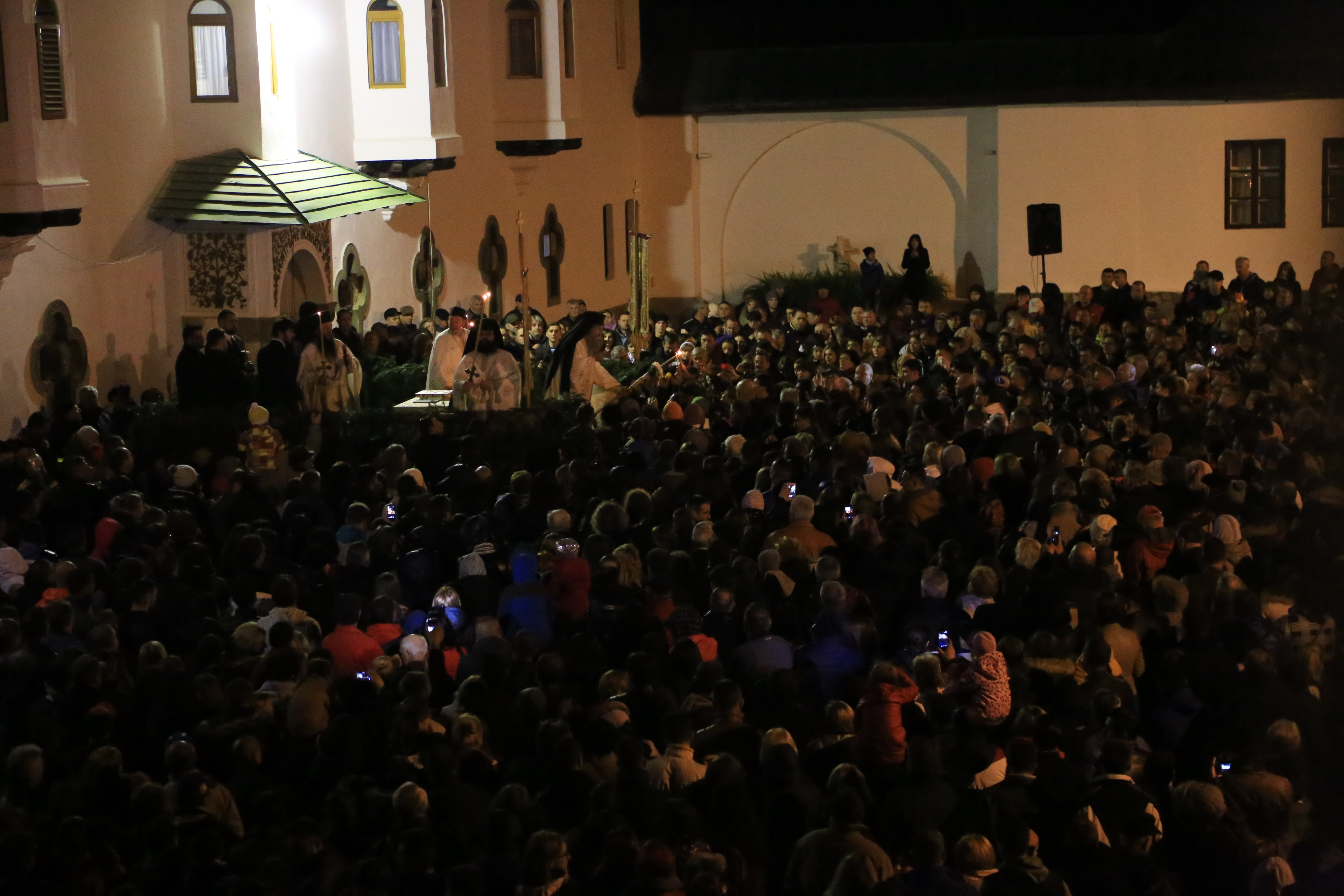 PAȘTE 2016: HRISTOS A ÎNVIAT! Așa petrec românii de Paște, pe 1 MAI! FOTO&VIDEO