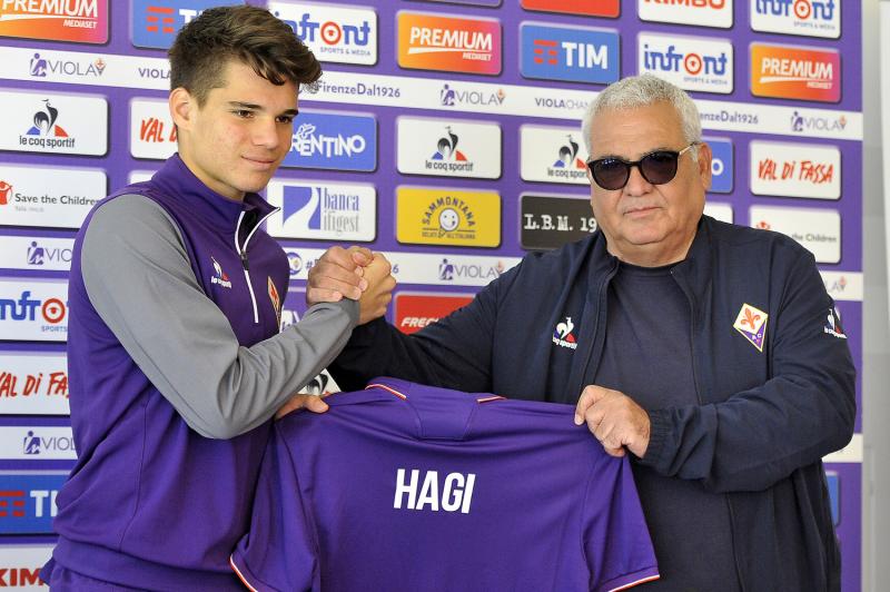 Ianis Hagi a susţinut prima conferinţă de presă la Fiorentina: ”Sper să calc pe urmele lui Mutu” GALERIE FOTO și VIDEO