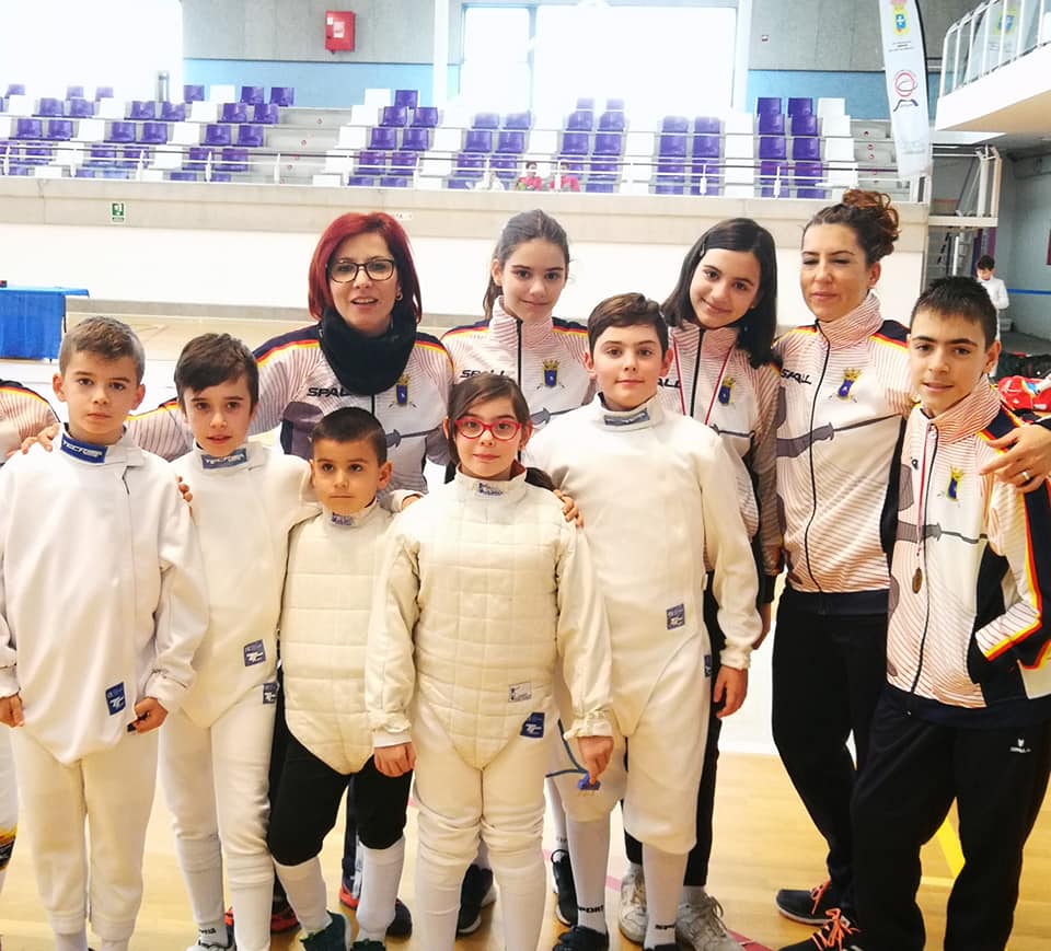 Ana-Maria Brânză susține o fostă colegă să-și îndeplinească visul în Spania. Ziua barmaniță, seara antrenoare de scrimă!
