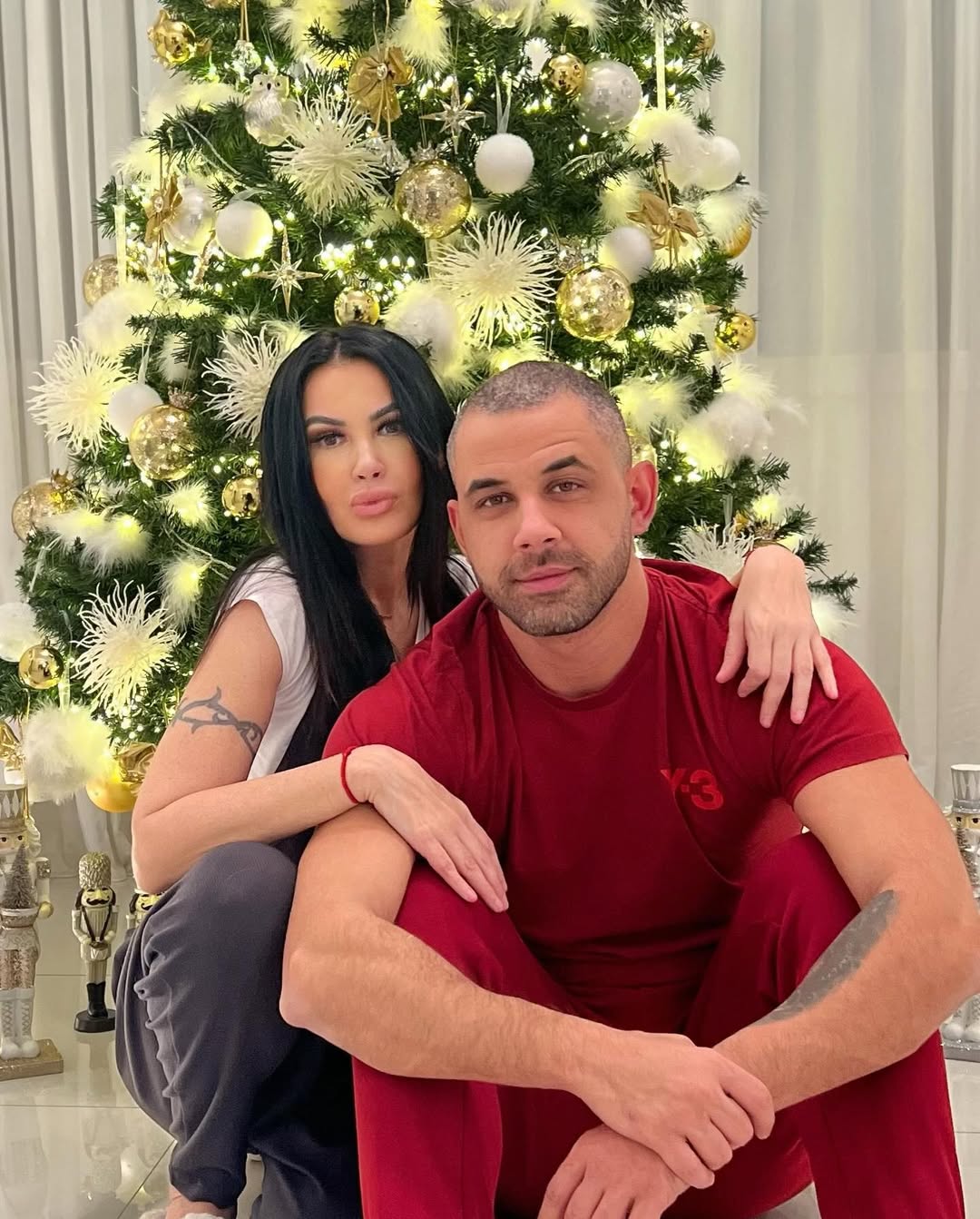 Cum și-a decorat Oana Zăvoranu casa de Crăciun. Imagini cu bradul spectaculos al actriței
