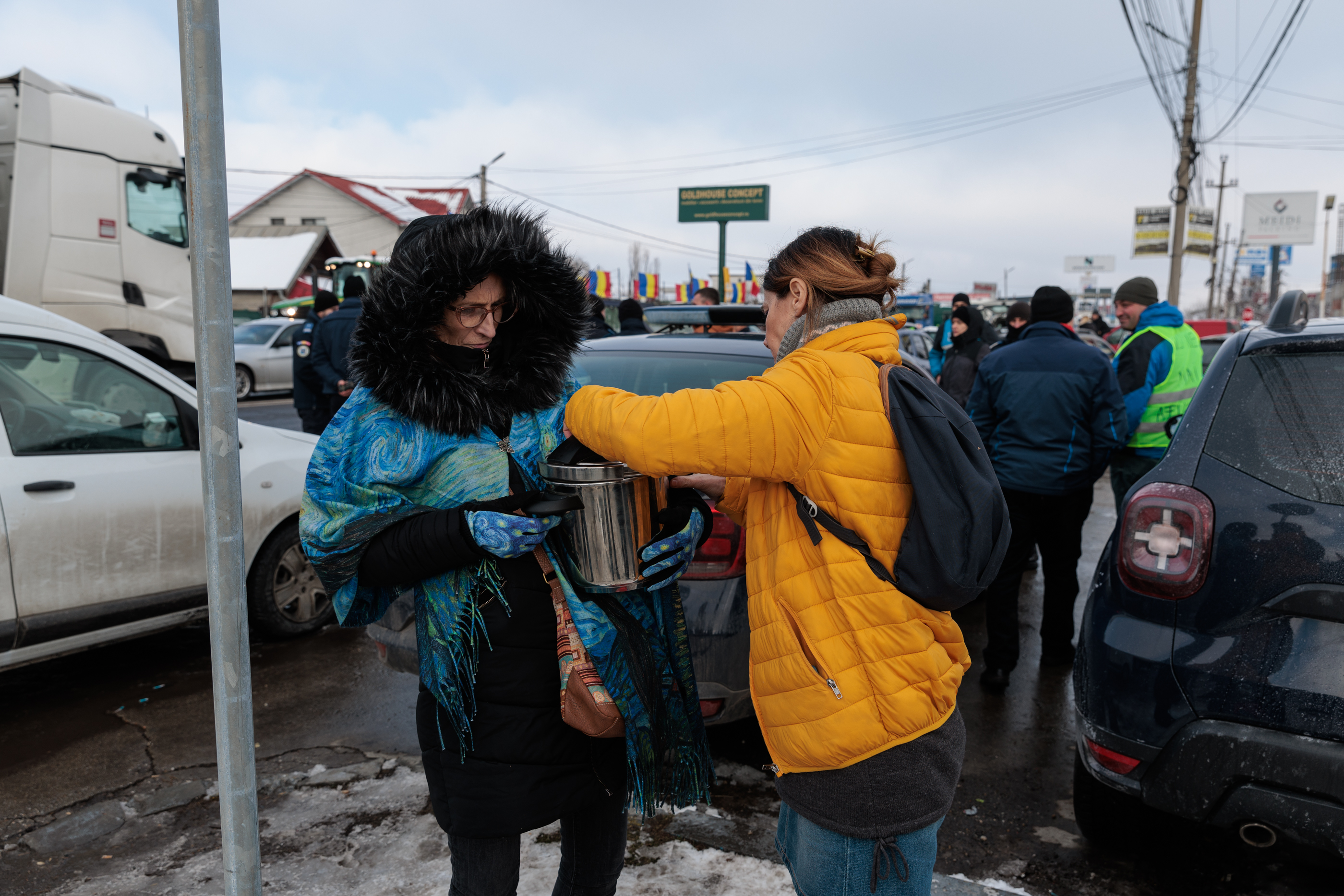 REPORTAJ. Ce nu s-a văzut la TV de la adevăratul protest al transportatorilor și fermierilor: „Ne învățăm copiii să plece în altă parte. Nu putem să-i condamnăm la sărăcie”