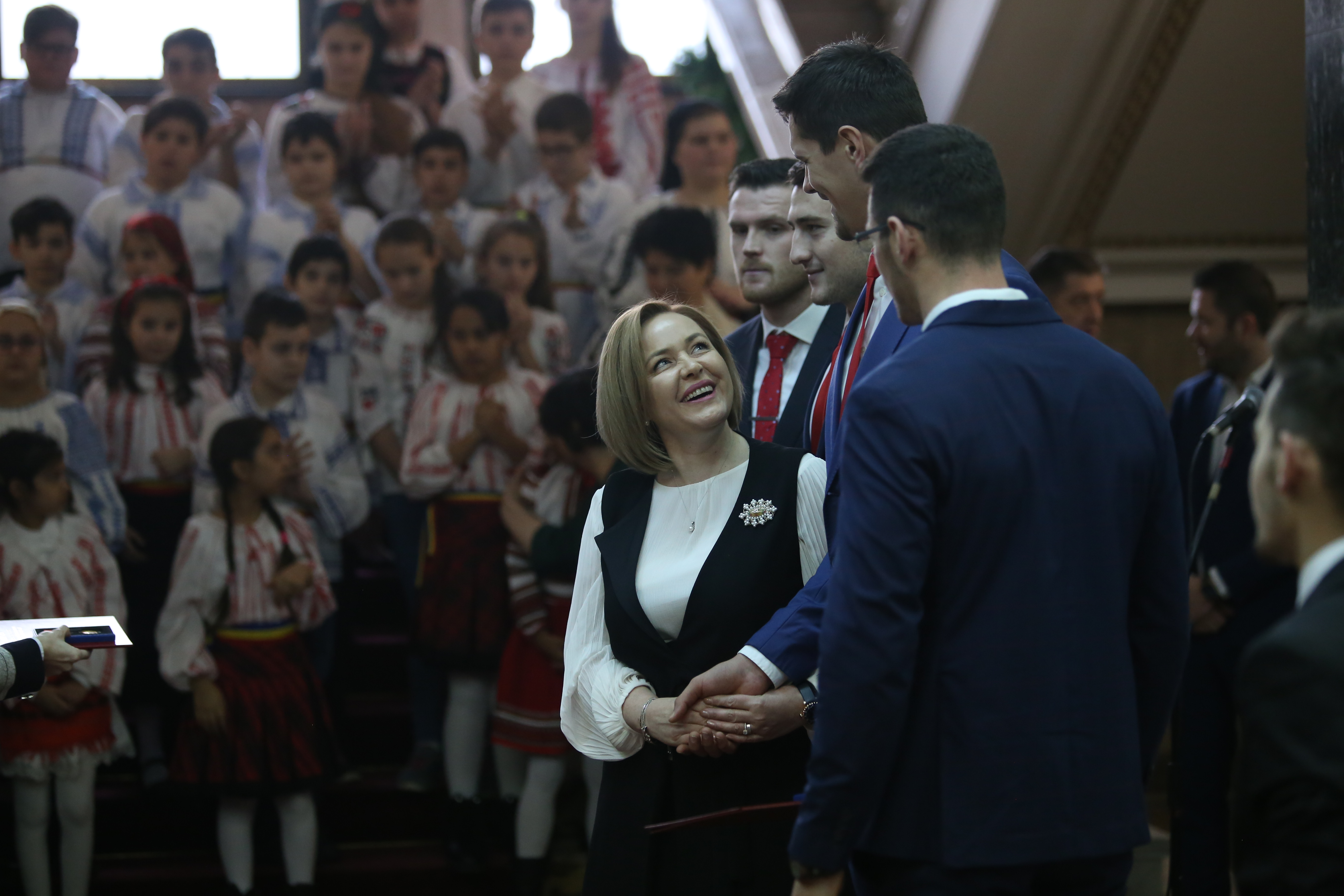 GALERIE FOTO / Moș Crăciun, intrare spectaculoasă, la petrecerea de la CS Dinamo