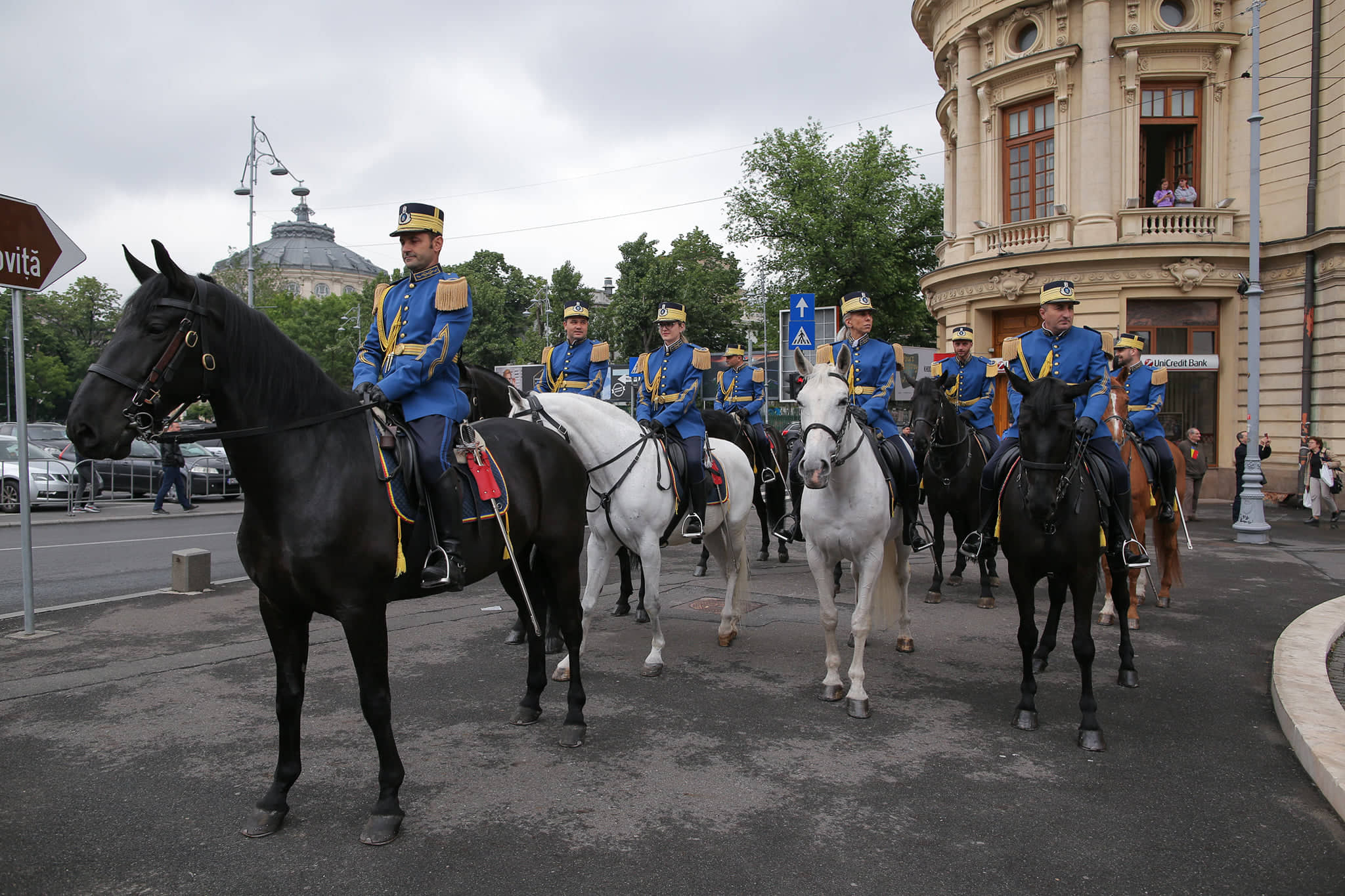 UPDATE. Ziua Regelui, marcată prin manifestări culturale. Ceremonie militară şi depuneri de coroane de flori la statuia Regelui Carol I din Piaţa Palatului Regal | FOTO&VIDEO
