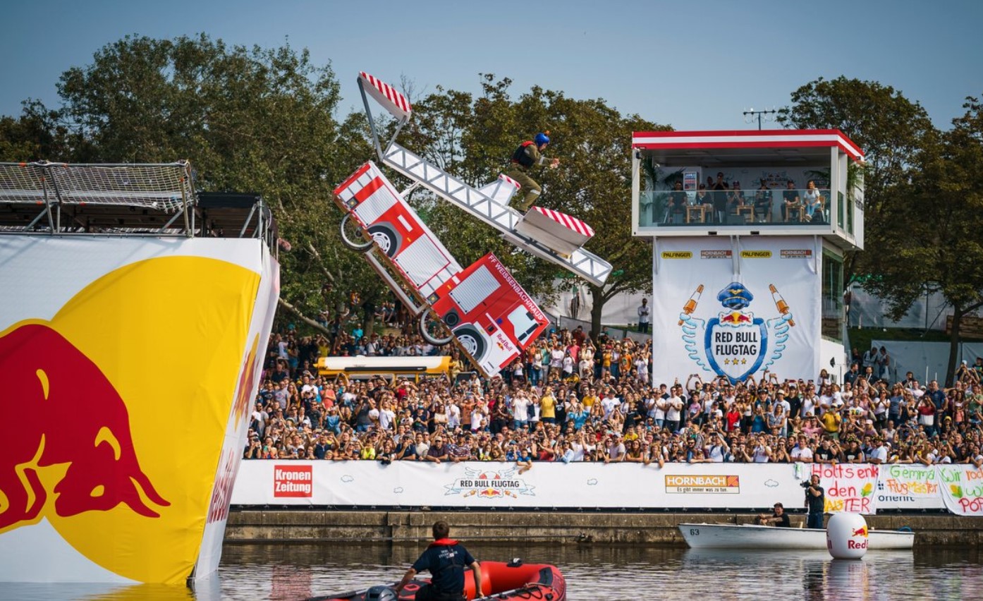 Red Bull Flugtag, competiția mașinăriilor zburătoare și a piloților neînfricați, vine în septembrie la București