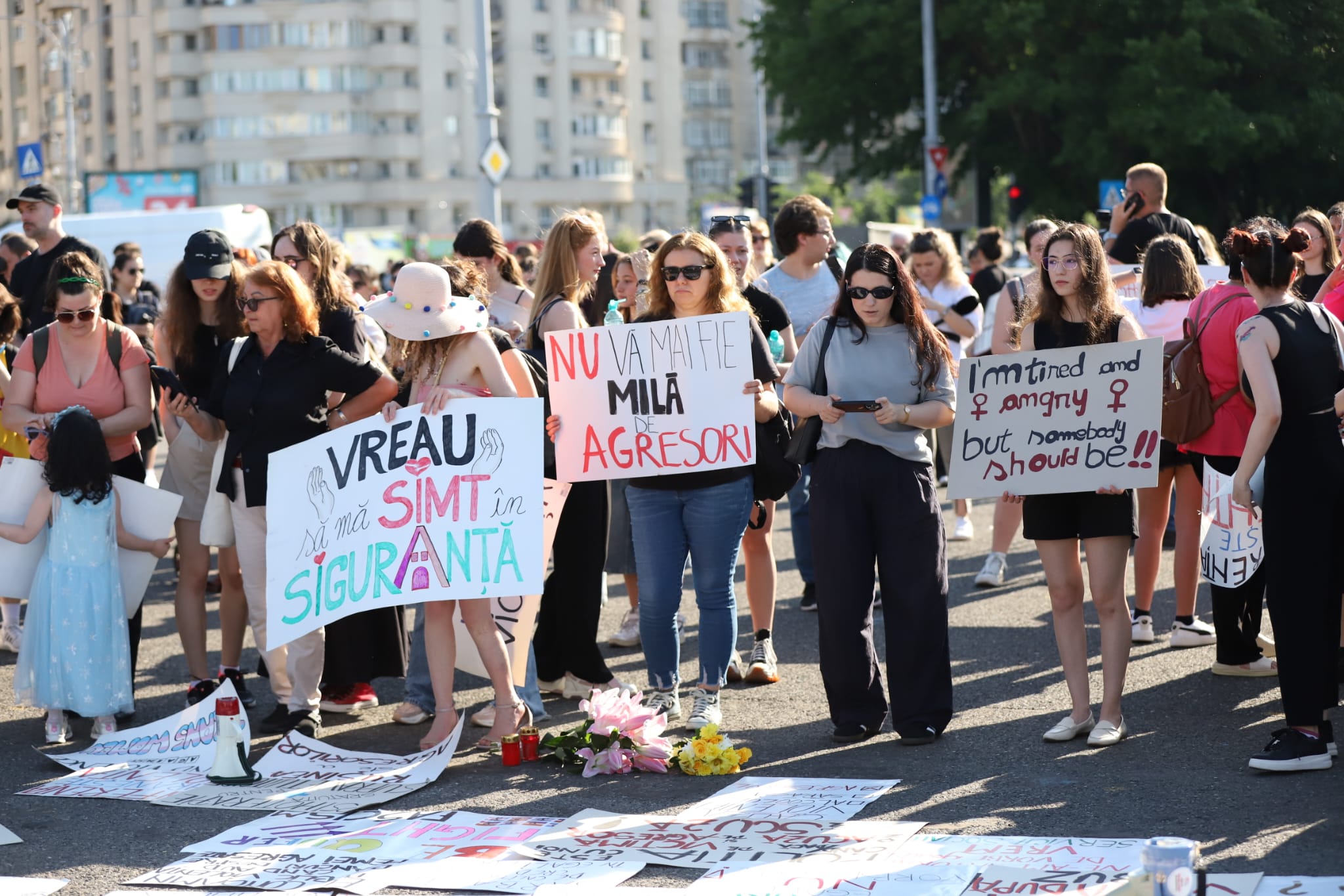 Miting de solidaritate cu femeile victime ale abuzului, în faţa Guvernului, după uciderea Teodorei Marcu. Peste 3.000 de persoane la protest