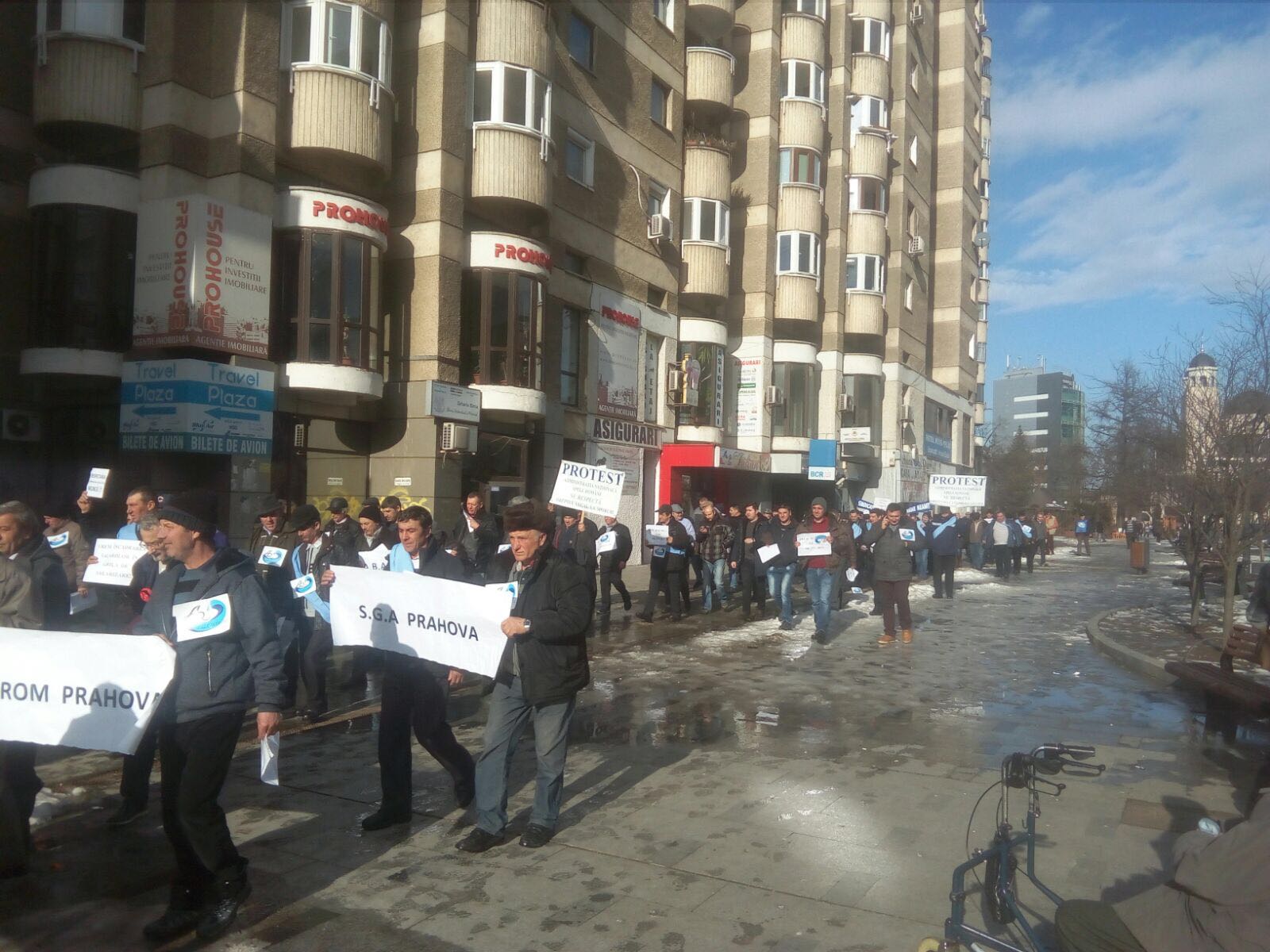Marș de protest al angajaților de la serviciile de gospodărire a apelor din șapte județe| VIDEO&FOTO