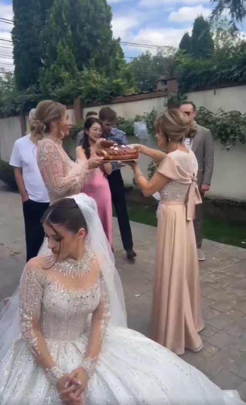 Imagini de la nunta fiicei lui Mugur Mihăescu. Ivona s-a căsătorit religios cu Vlad Gabura