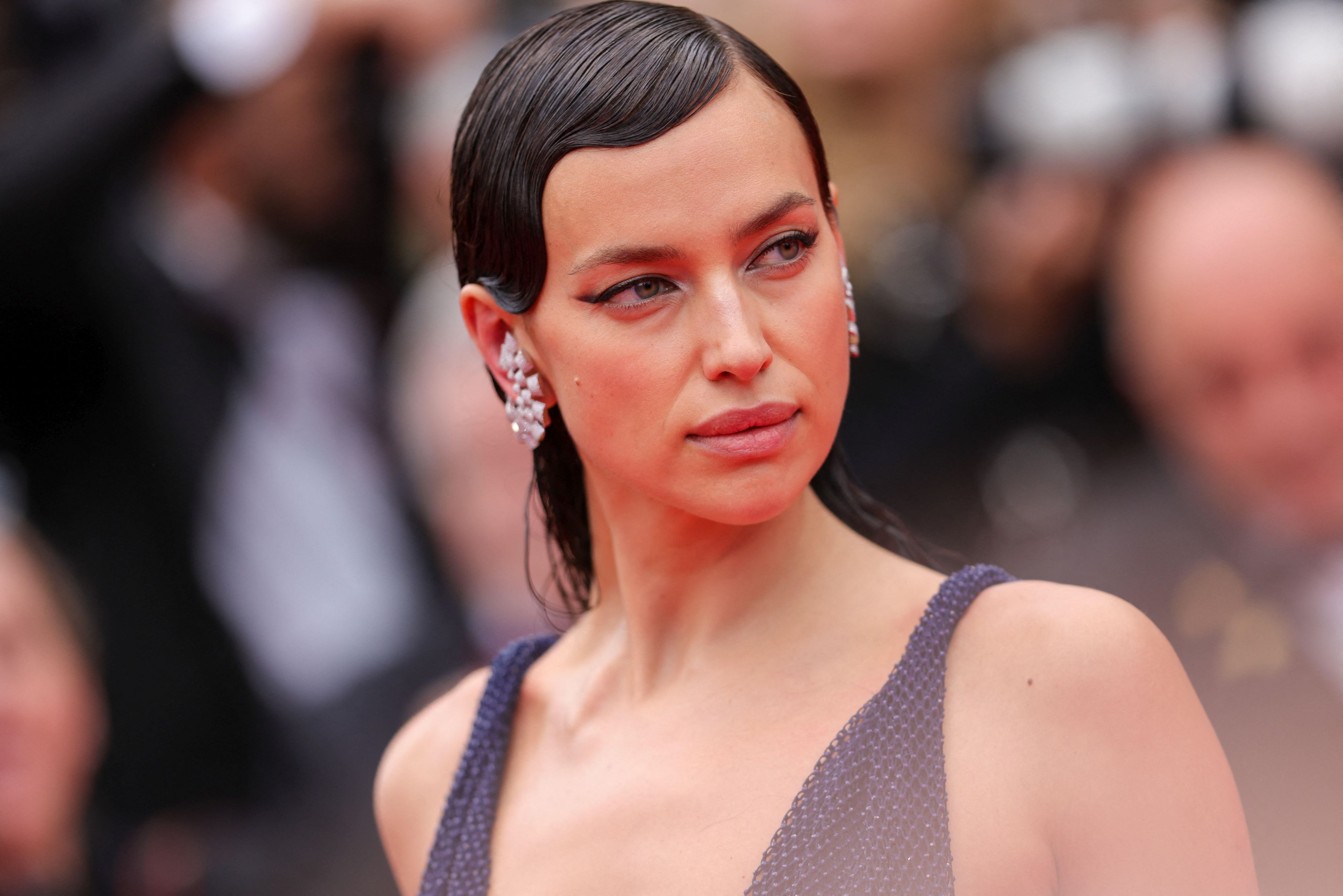 FOTO. Fosta iubită a lui Cristiano Ronaldo și a actorului Bradley Cooper, apariție de senzație la Cannes. Fotomodelul rus Irina Shayk a impresionat pe covorul roșu