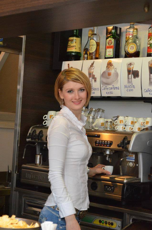 CRISTINA-I ȘMECHERIE! Fostă colegă cu Eliza Samara la CSȘ Constanța, a plecat la Bologna, unde și-a deschis o cafenea cu ștaif și unde antrenază copii la tenis de masă. A jucat ping-pong la propria nuntă / FOTO