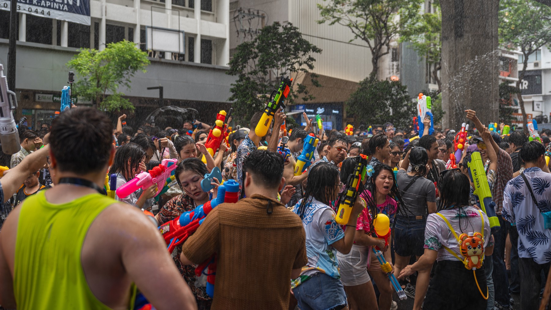 Imagini de la cea mai mare bătaie cu apă din lume, de Anul Nou thailandez. Ce semnifică Festivalul Songkran