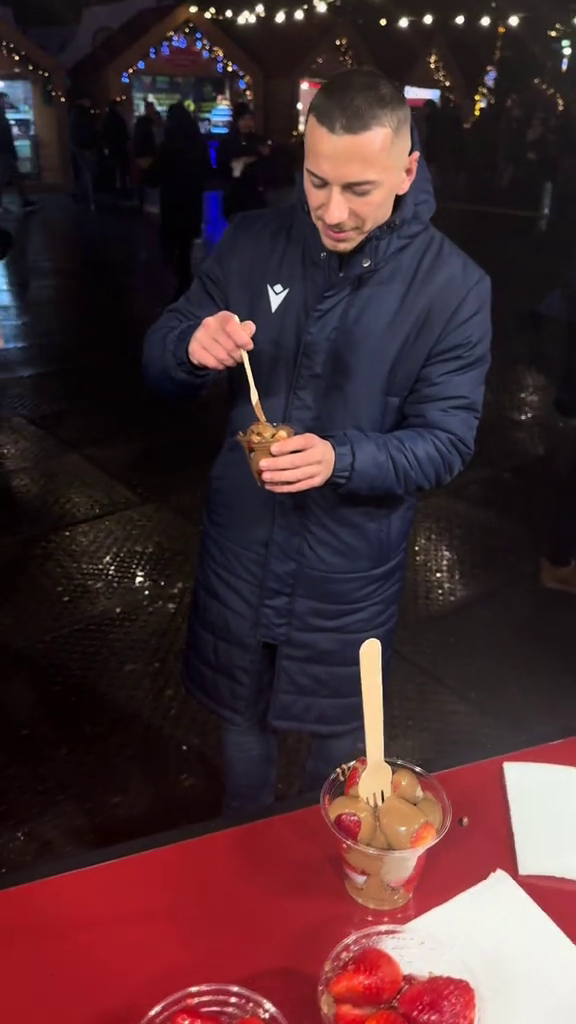 Desertul devenit viral în toată lumea se vinde instant la Târgul de Crăciun București 2025, Drumul Taberei! Cât costă noua „nebunie”