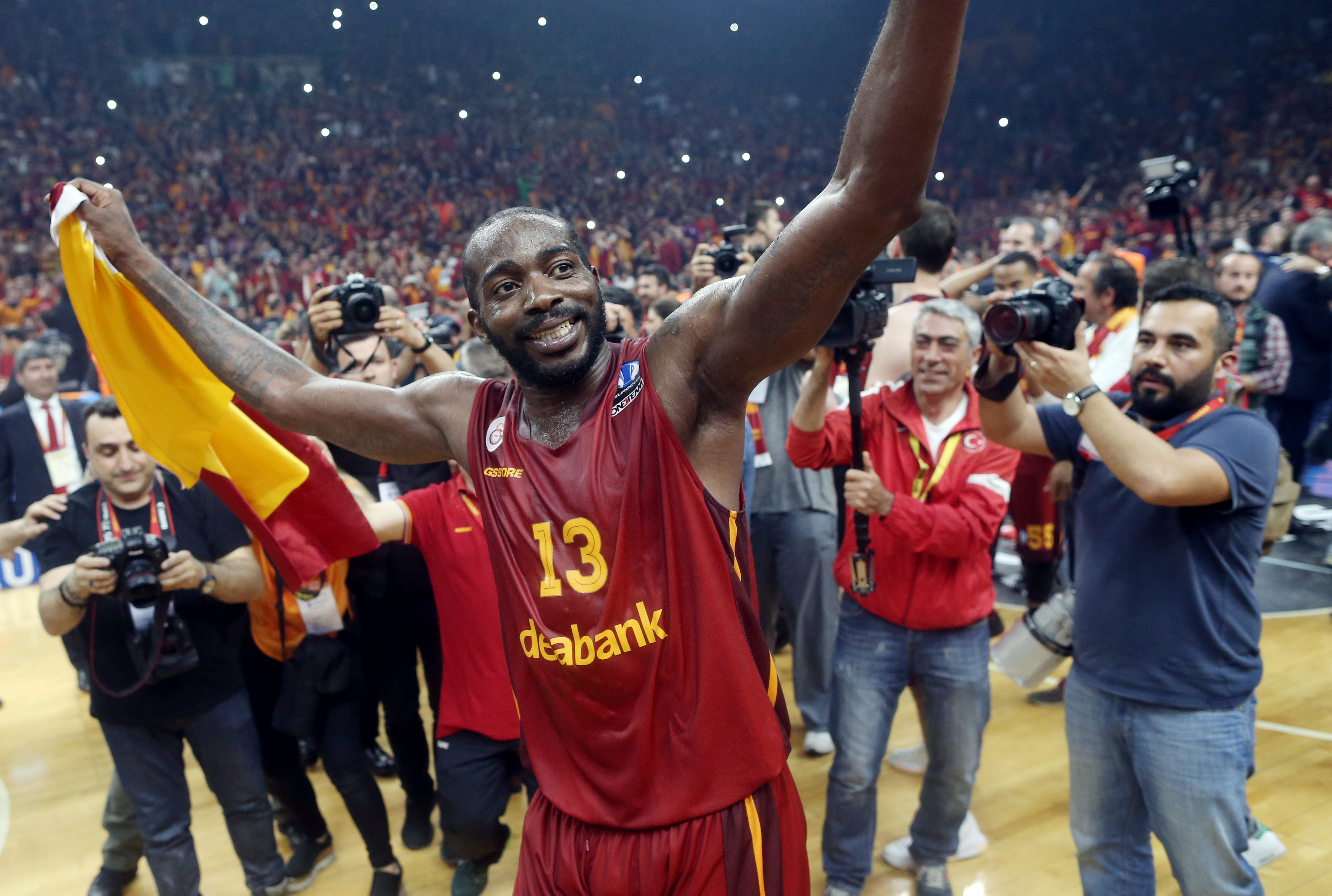 Cu un jucător care a refuzat Asesoft acum câțiva ani, Galata a câștigat Eurocup de baschet