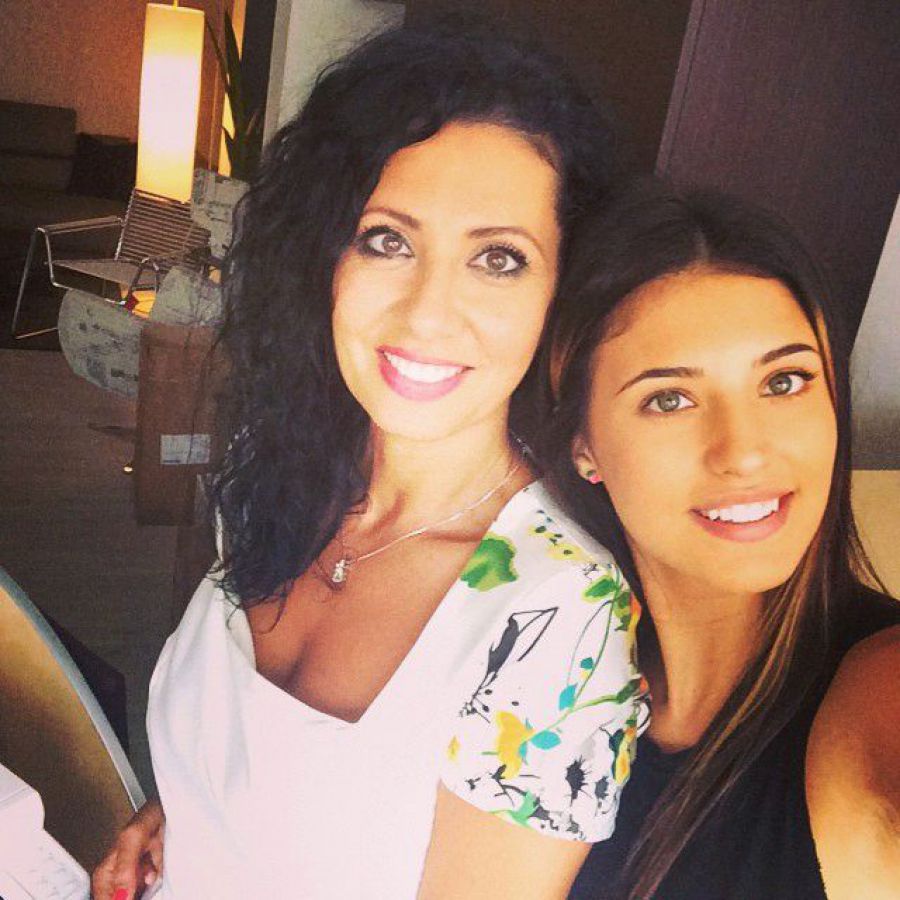Antonia, mândră de mama sa. Denise Iacobescu a absolvit Facultatea de Psihologie la aproape 60 de ani