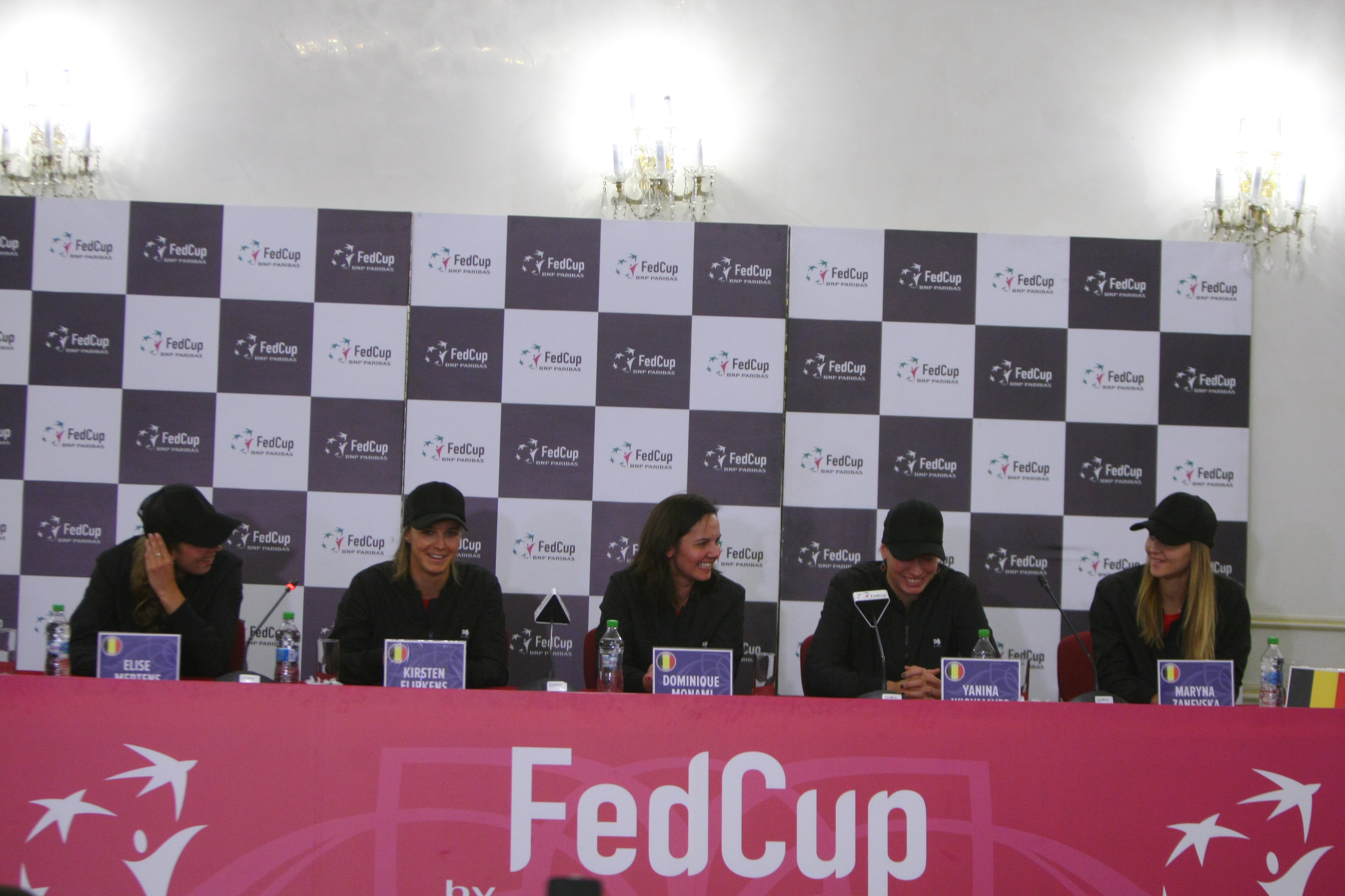 România a fost învinsă de Belgia, în primul tur al Grupei Mondiale II din Fed Cup. Irina Begu a jucat la simplu, dar a pierdut în setul decisiv. Reacții  | FOTO & VIDEO