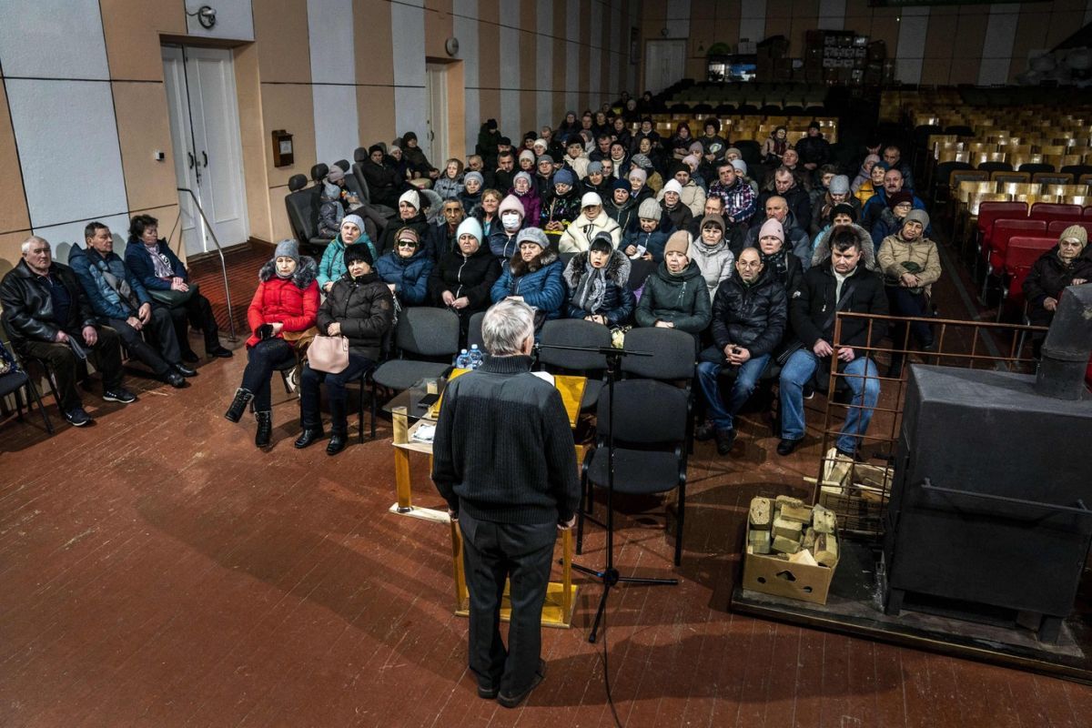 Peste 14 milioane de ucraineni și-au părăsit locuințele în cei doi ani de război. Unii au riscat și au revenit acasă. „Totul în jur era minat”