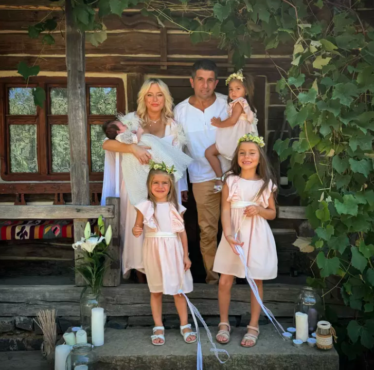 Imagini cu casa din Maramureș a Laurei Cosoi și a lui Cosmin Curticăpean. „Căsuța are momentan doar două camere. Avem de toate”