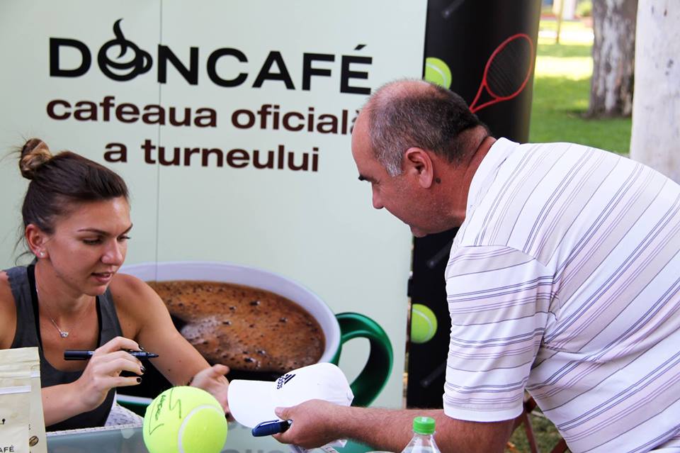 Simona Halep a dat autografe la BRD Bucharest Open GALERIE FOTO
