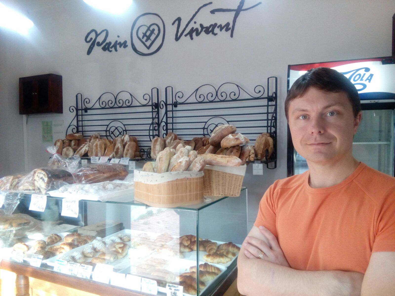 REPORTAJ: A lucrat trei ani în Franța și s-a îndrăgostit atât de mult de produsele franțuzești de panificație încât și-a deschis în România propria afacere| GALERIE FOTO