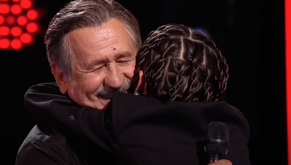 Theo Rose, în lacrimi la „Vocea României”. Cine și-a făcut apariția pe scena show-ului de la PRO TV: „M-am uitat la videoul ăsta de prea multe ori”