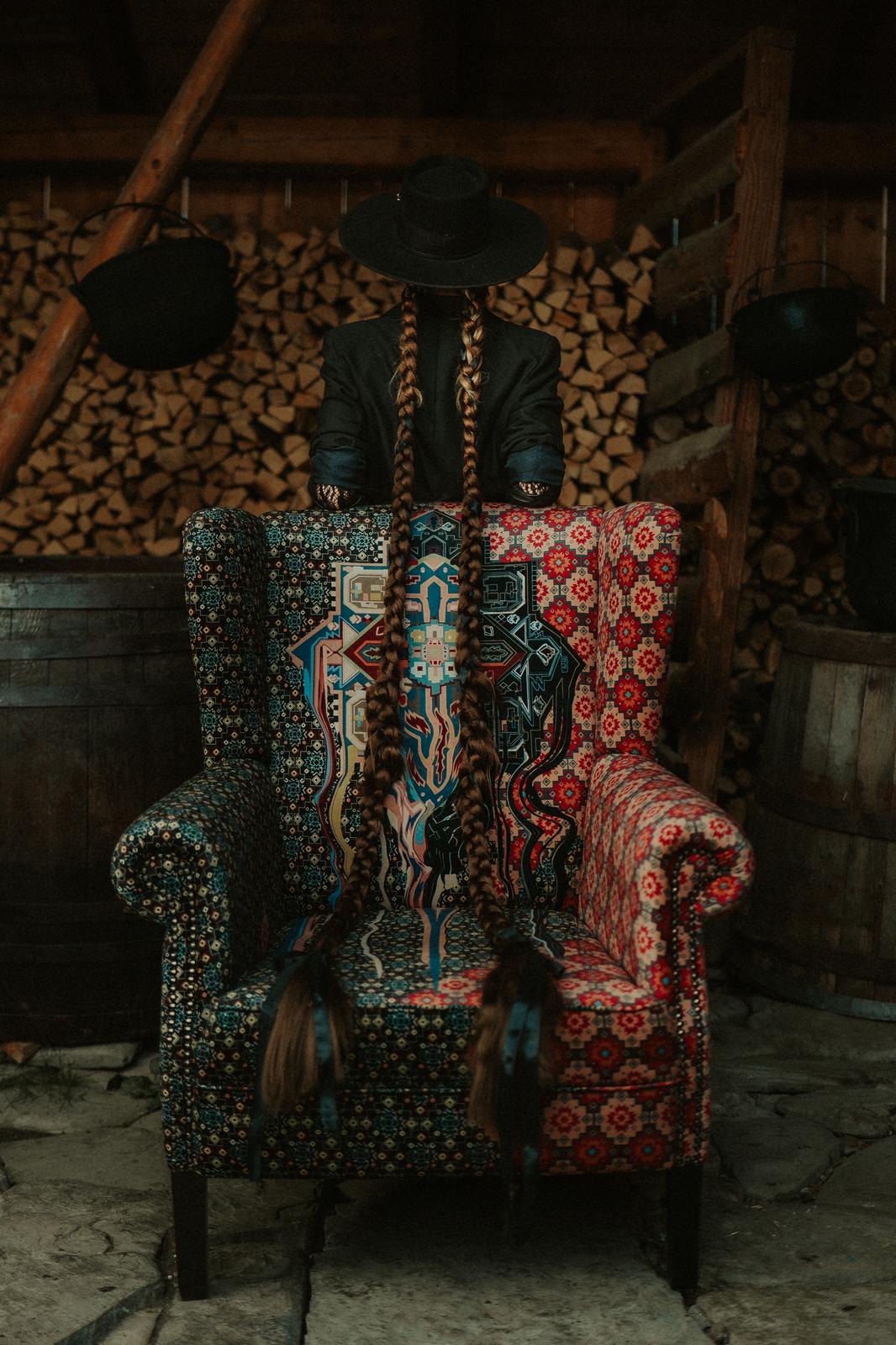Cum să-ți amenajezi casa de sărbătoare în luna decembrie 2025: „Nu trebuie să fie un showroom de decorațiuni tematice”