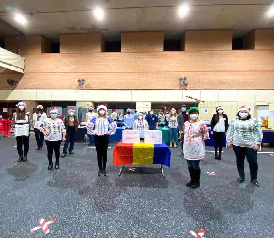 Vot pe versuri de colind în Spania. Membrii secției de votare din Gijon cheamă diaspora la alegeri cu „Leru-i ler”