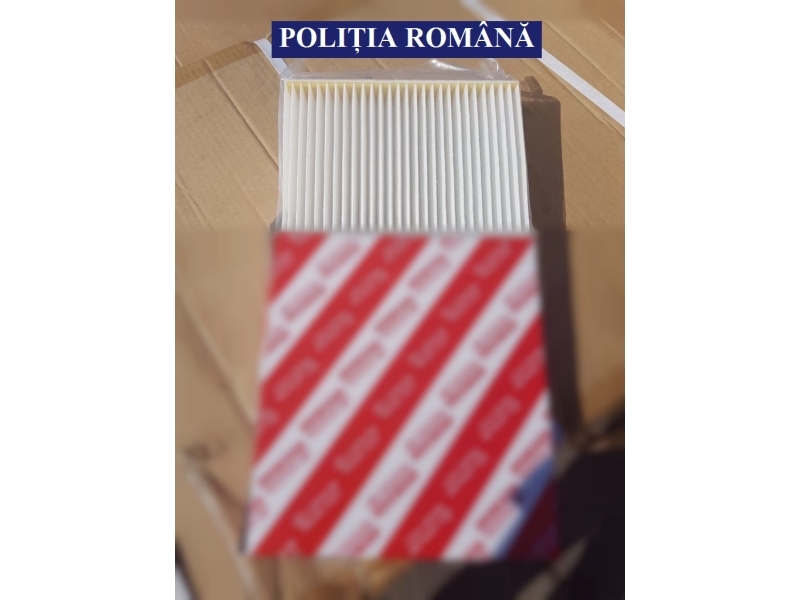 Produse contrafăcute, provenite din China, confiscate în Portul Constanţa Sud-Agigea