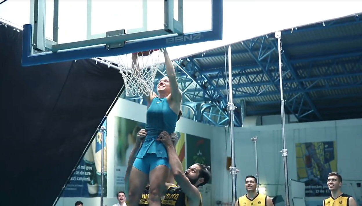 Simona Halep a jucat baschet, fotbal, rugby, a făcut chiar și box! Cum s-a descurcat cea mai bună jucătoare de tenis la alte discipline | VIDEO