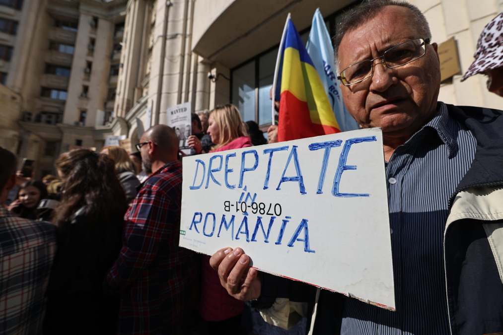 Diana Șoșoacă n-a fost lăsată să intre în Parchetul General, ca să depună plângere împotriva judecătorilor CCR