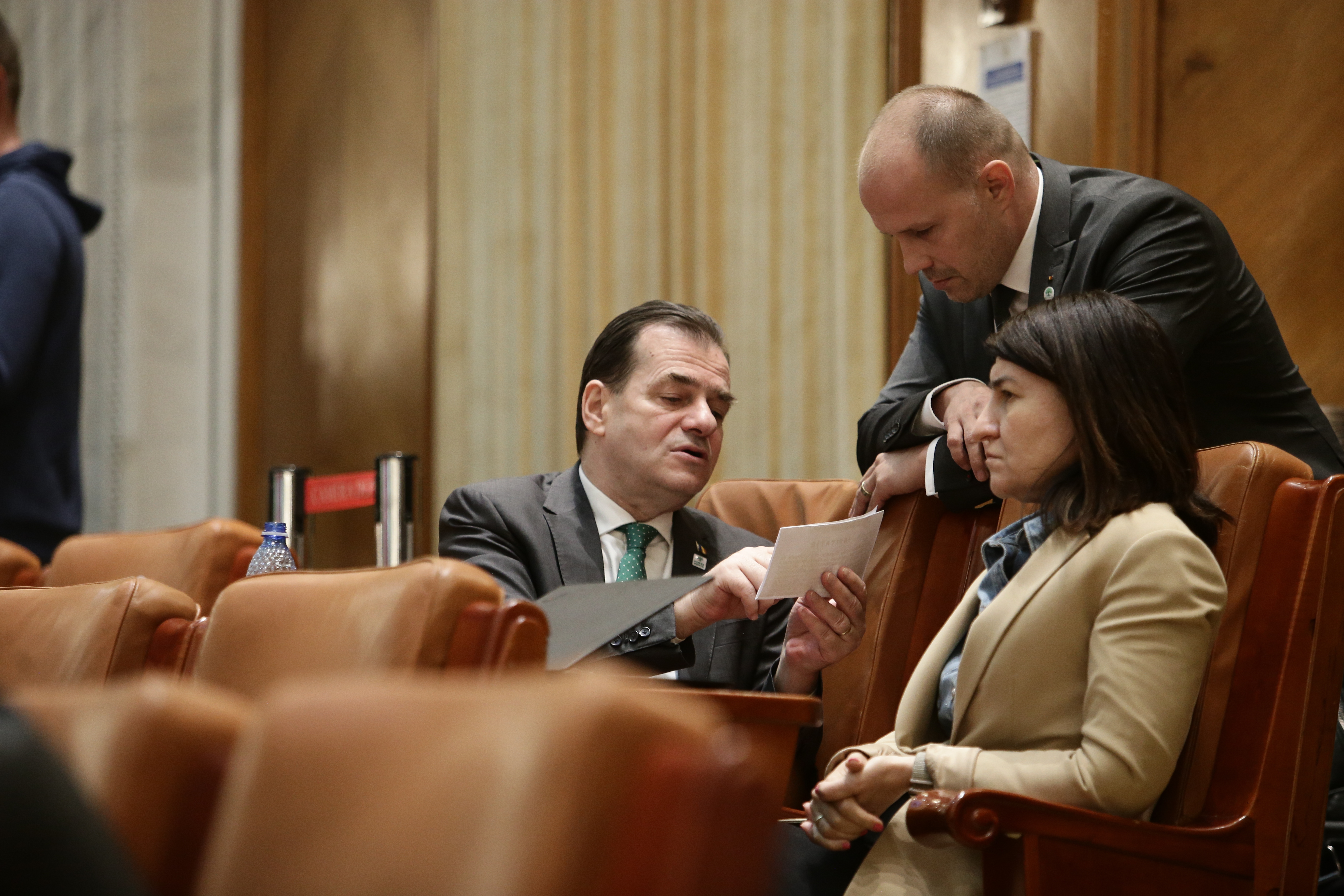 Ziua în care democrația a încasat patru gloanțe. Cum a schimbat AUR prin forță regulile din Parlament&nbsp;