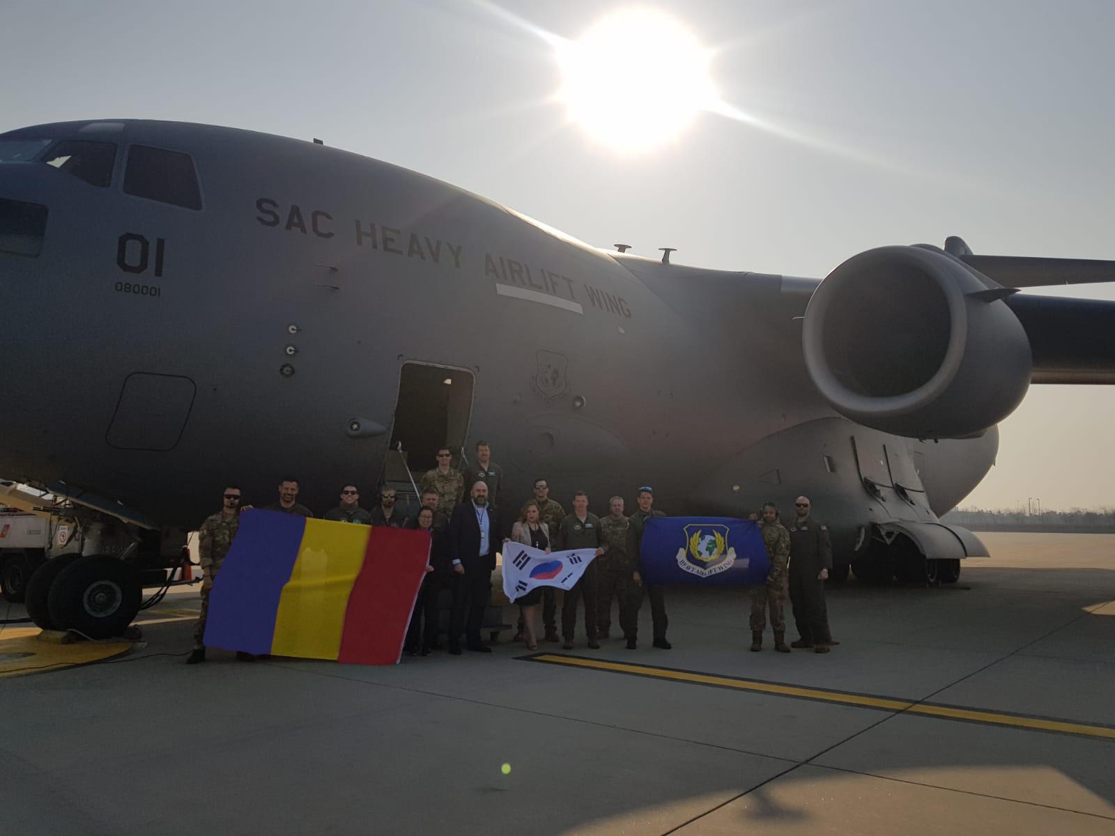 45 de tone de echipamente medicale din Coreea de Sud, sosesc, joi, cu o aeronavă NATO