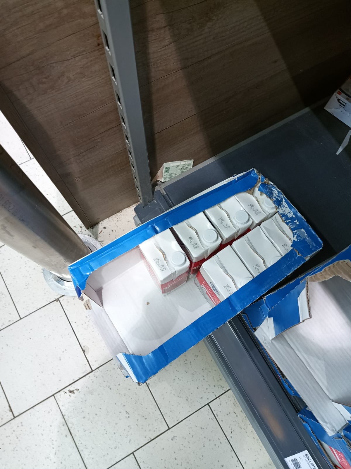 Sute de kilograme de alimente, oprite de la comercializare în două din cele mai populare stațiuni montane. Ce au descoperit inspectorii ANPC