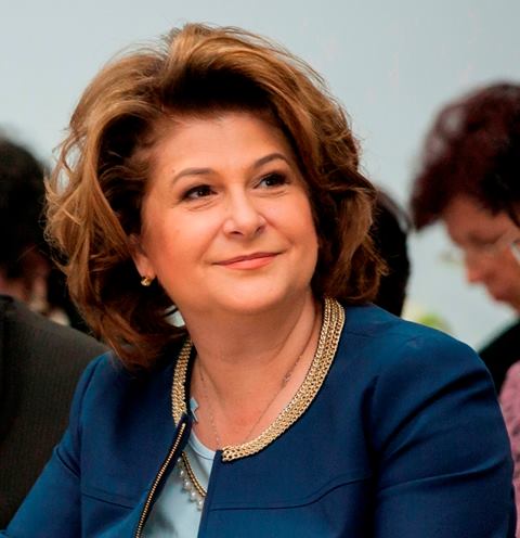 Atunci și Acum: Rovana Plumb, inventatoarea de tratamente cosmetice, care revine în Guvern, în ciuda unui dosar la DNA