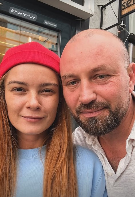 Doina Teodoru, surprinsă în brațele unui alt bărbat după despărțirea de Cătălin Scărlătescu. E sosia juratului de la MasterChef