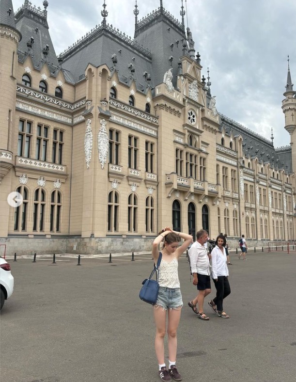 Irina Columbeanu, parada genților de lux în România. După apariția cu poșeta Chanel de 10.000 de euro, surprinde cu un alt accesoriu