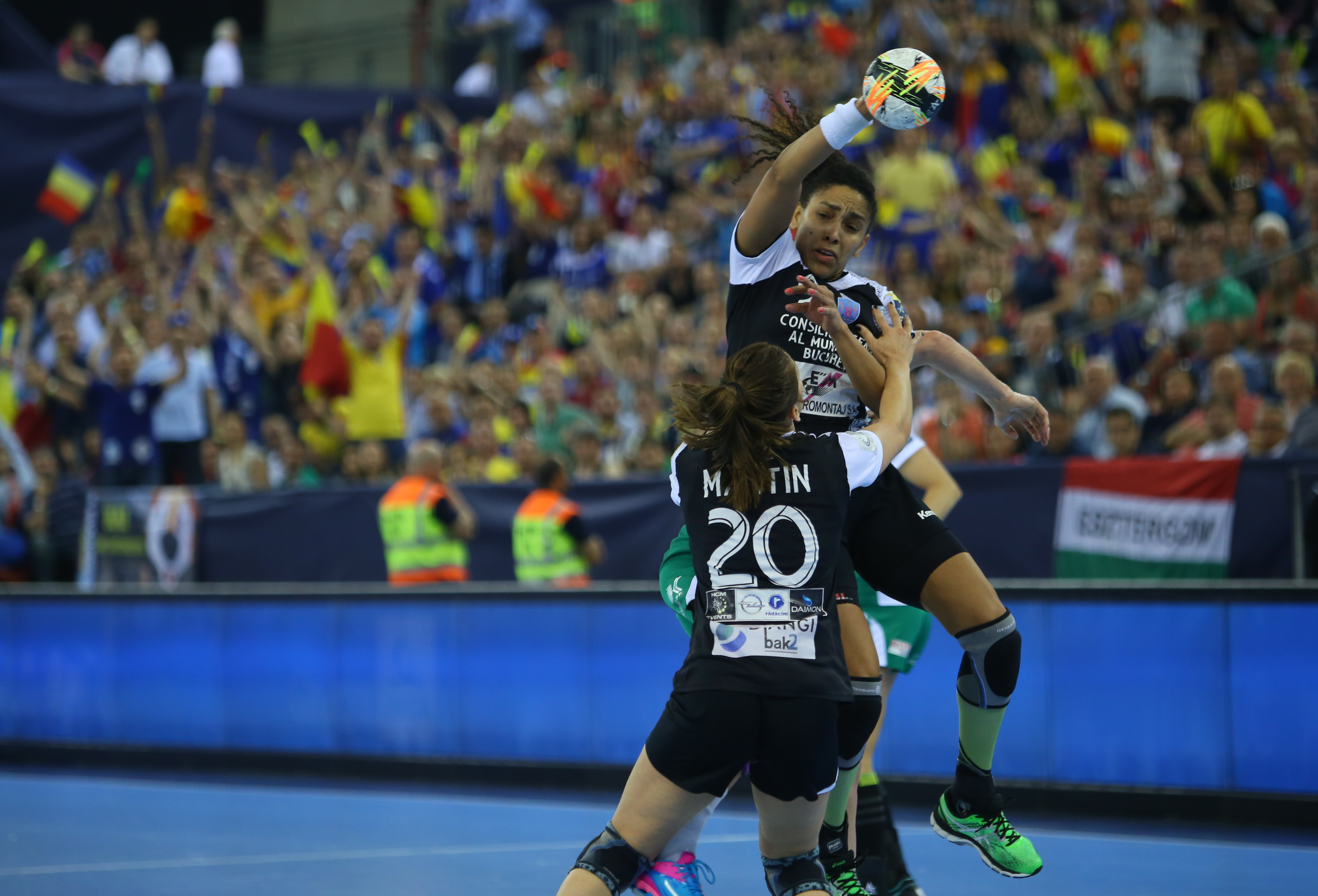 CSM Bucureşti este noua regină a Europei. Echipa noastră a câştigat, dramatic, la 7 metri, finala Ligii Campionilor la handbal feminin cu Gyor/ FOTO